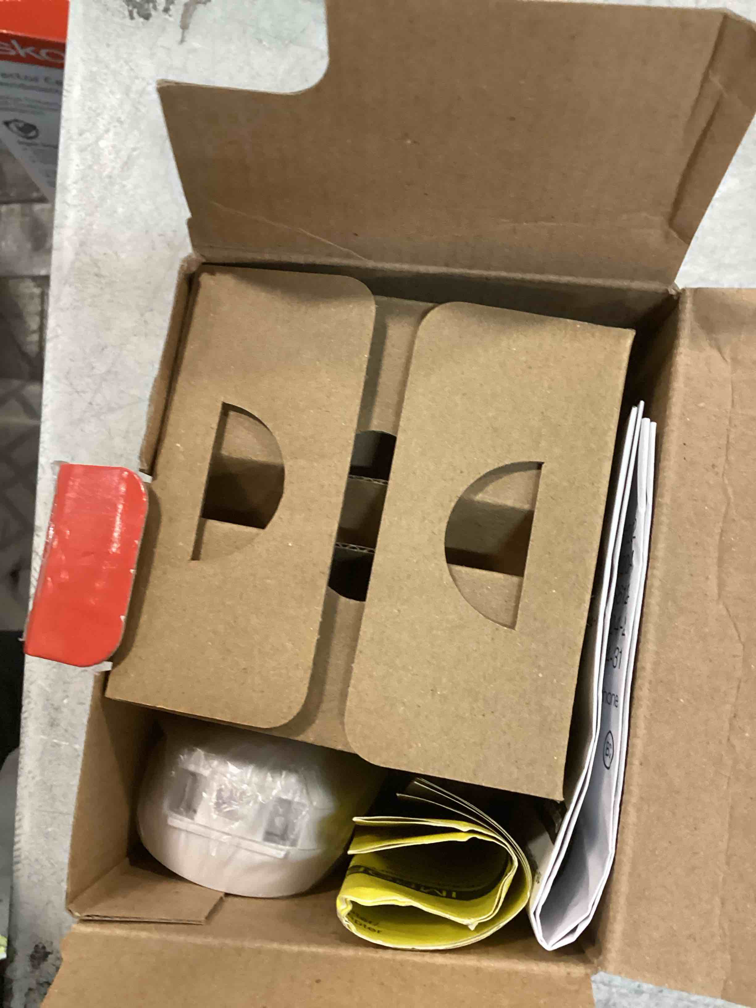 https://s3.amazonaws.com/lotting-images-prod/bidfta/PNK0240139_1728584976532.jpeg
