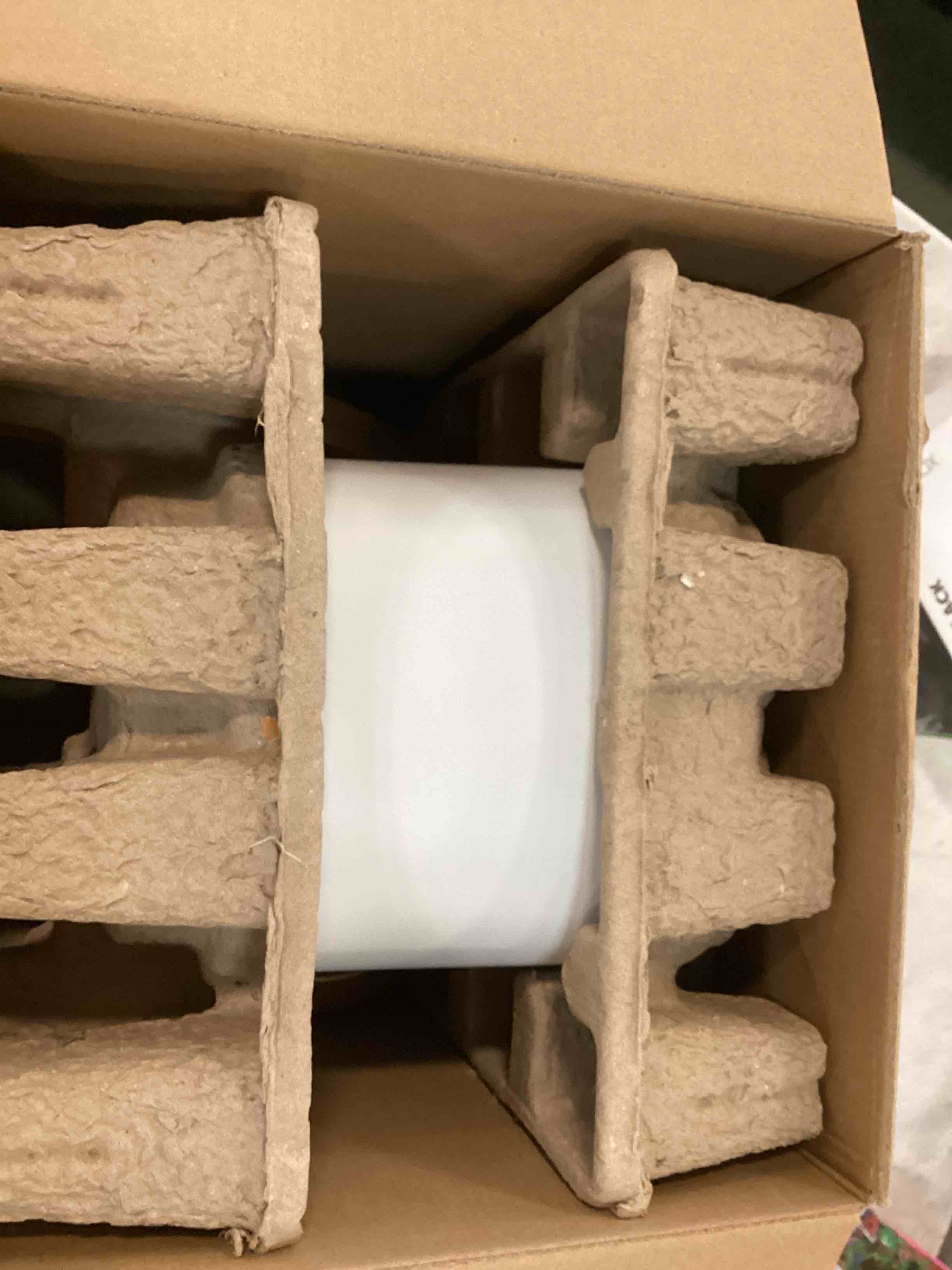 https://s3.amazonaws.com/lotting-images-prod/bidfta/PNK0240160_1728581624815.jpeg