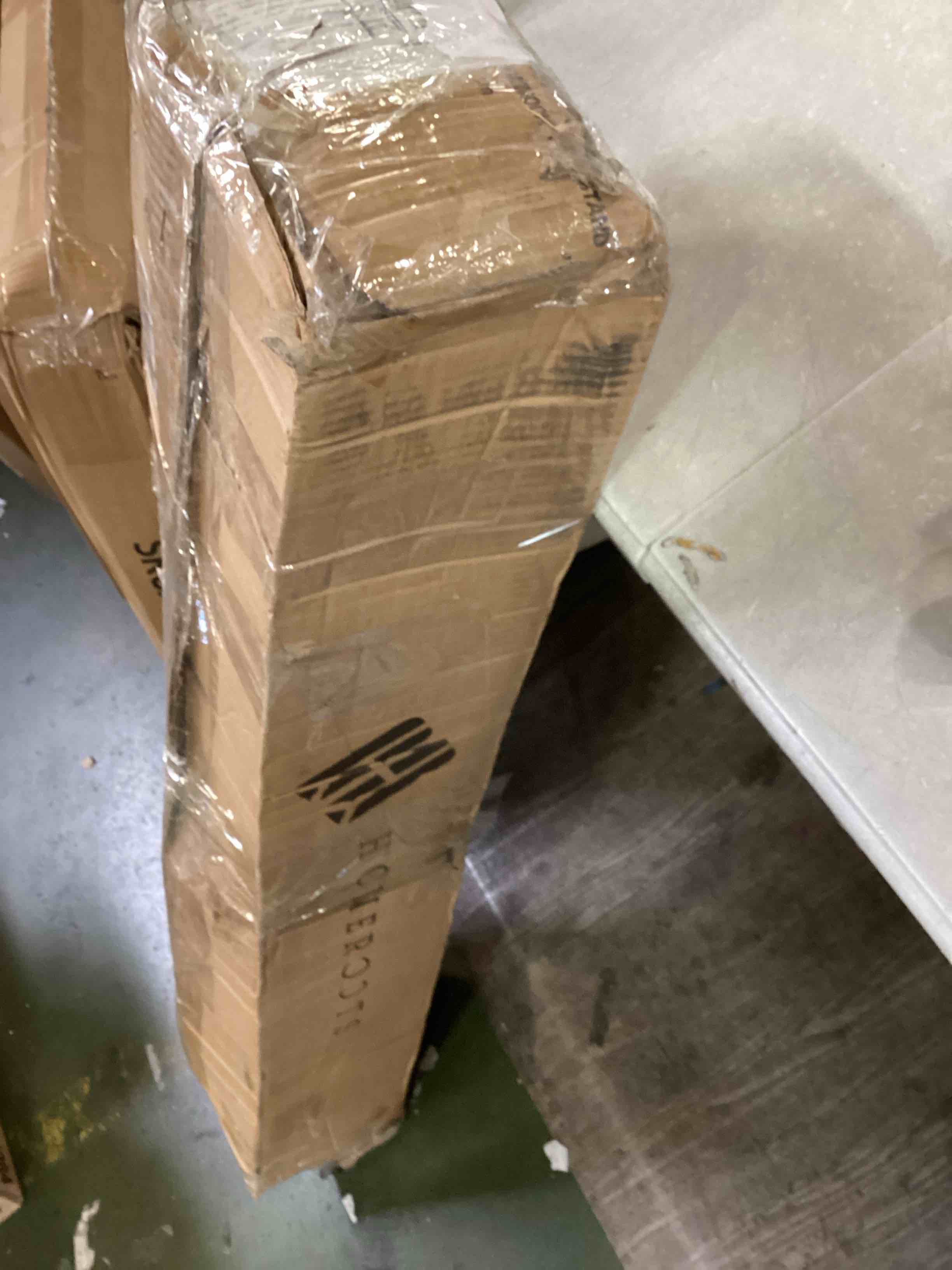 https://s3.amazonaws.com/lotting-images-prod/bidfta/PNK0240636_1728403436350.jpeg