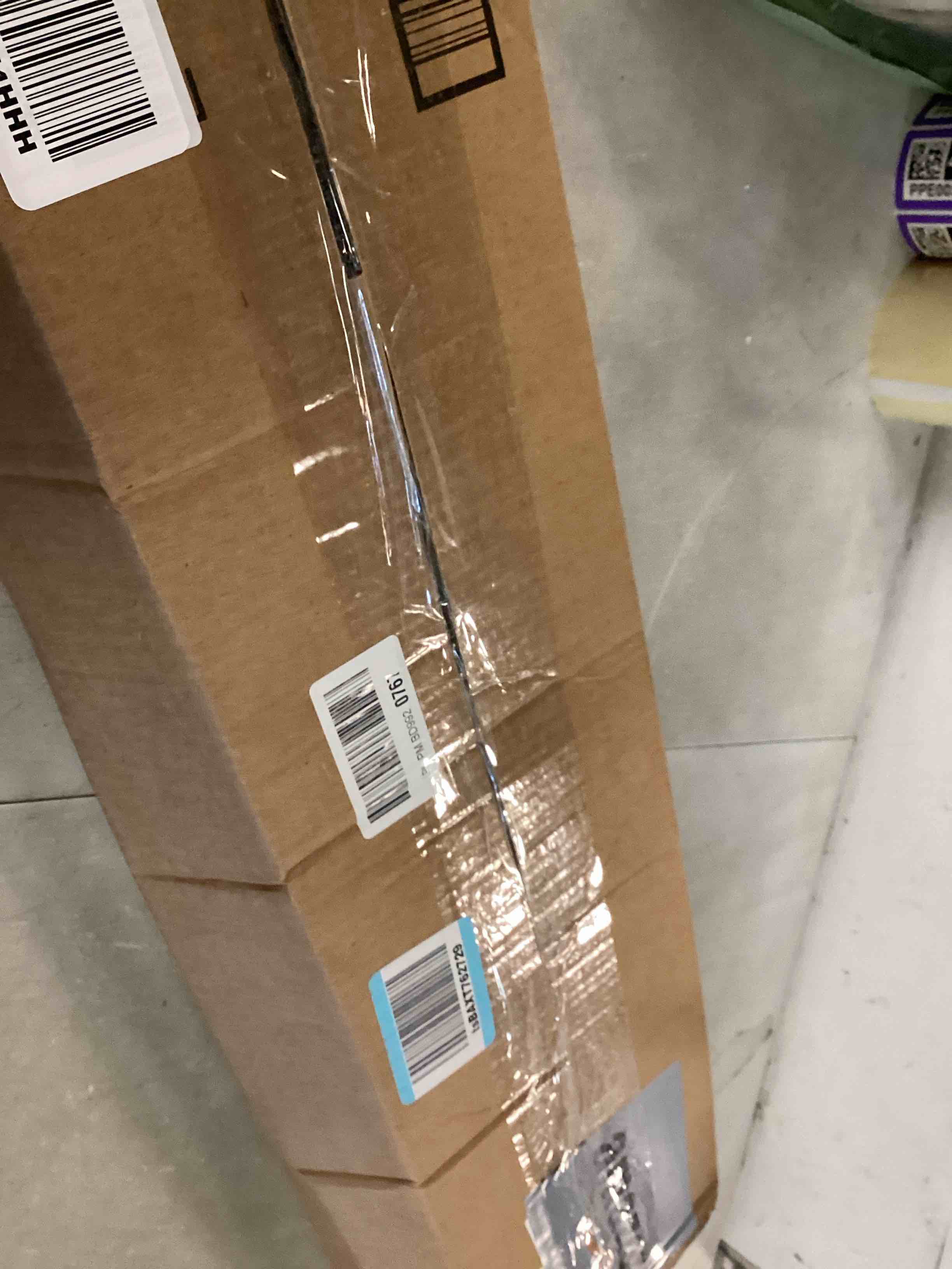 https://s3.amazonaws.com/lotting-images-prod/bidfta/PNK0240716_1728394993654.jpeg