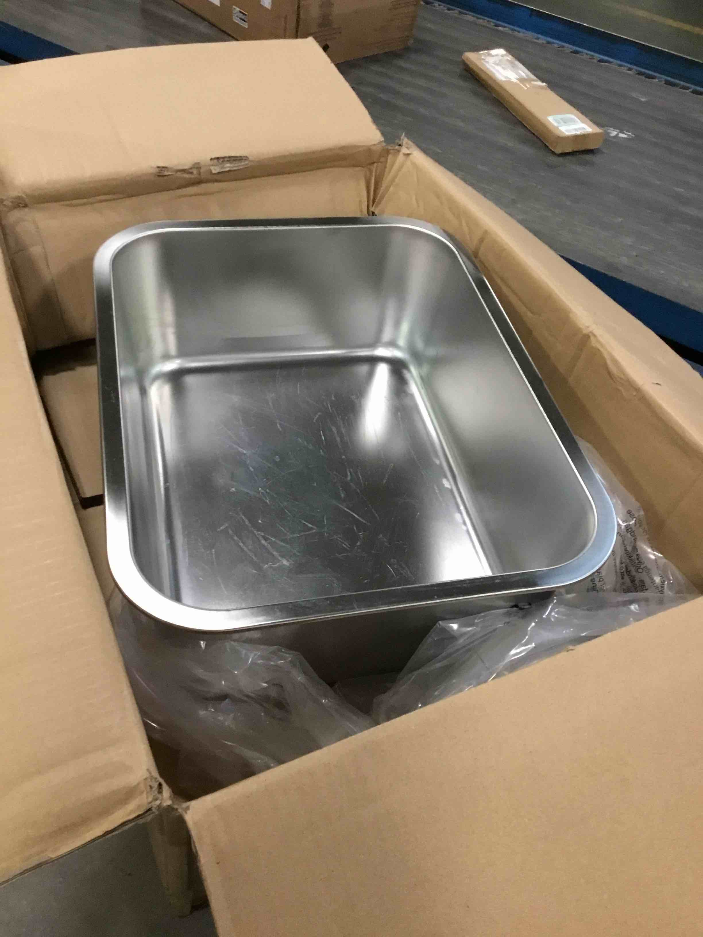 ( WoofiGo Enclosed Stainless Steel Cat Litter Box with Lid