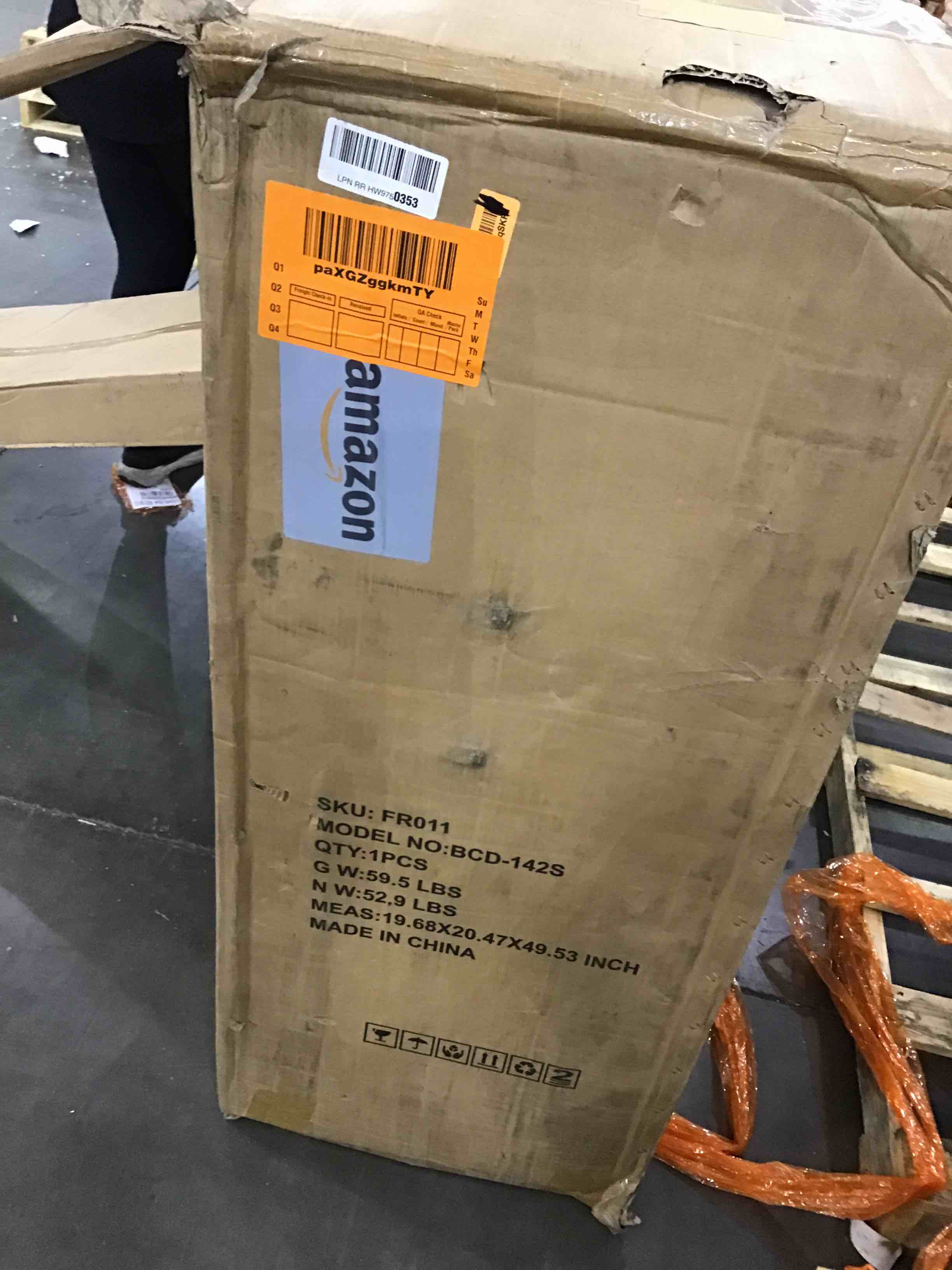 Apartment Size Refrigerator with Freezer, Retro Small Fridge with