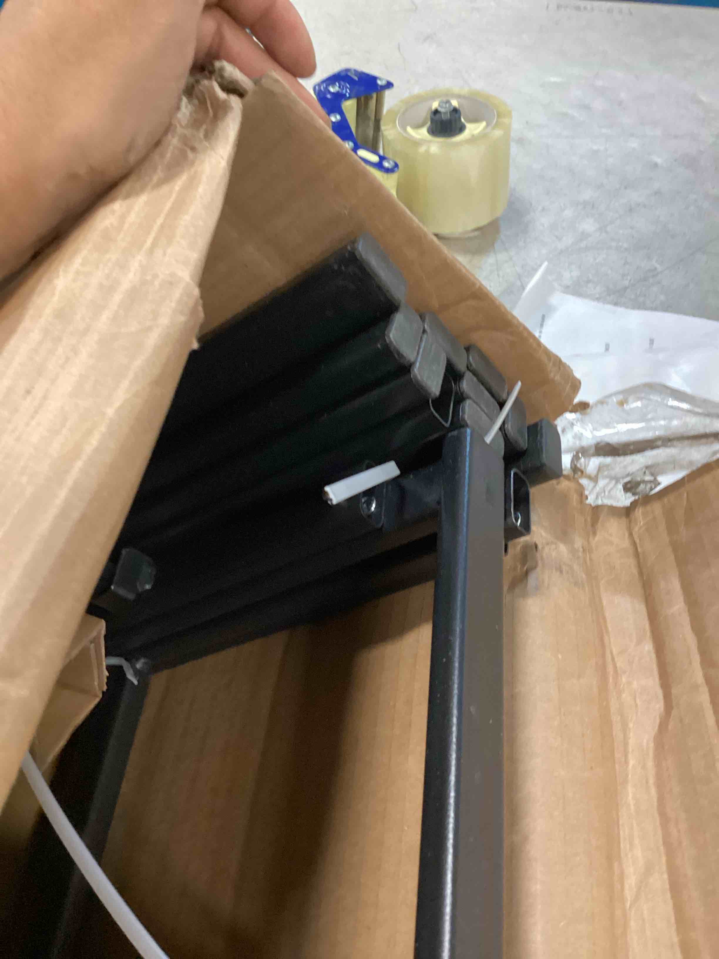 https://s3.amazonaws.com/lotting-images-prod/bidfta/PNK0249249_1727495951846.jpeg