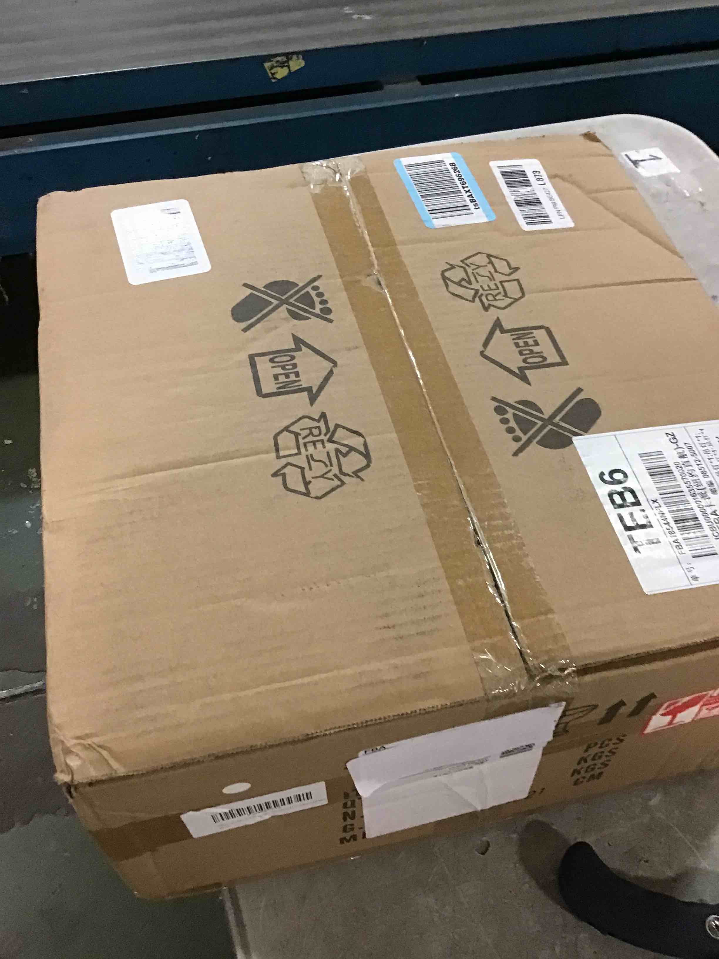 https://s3.amazonaws.com/lotting-images-prod/bidfta/PNK0250245_1728018881566.jpeg