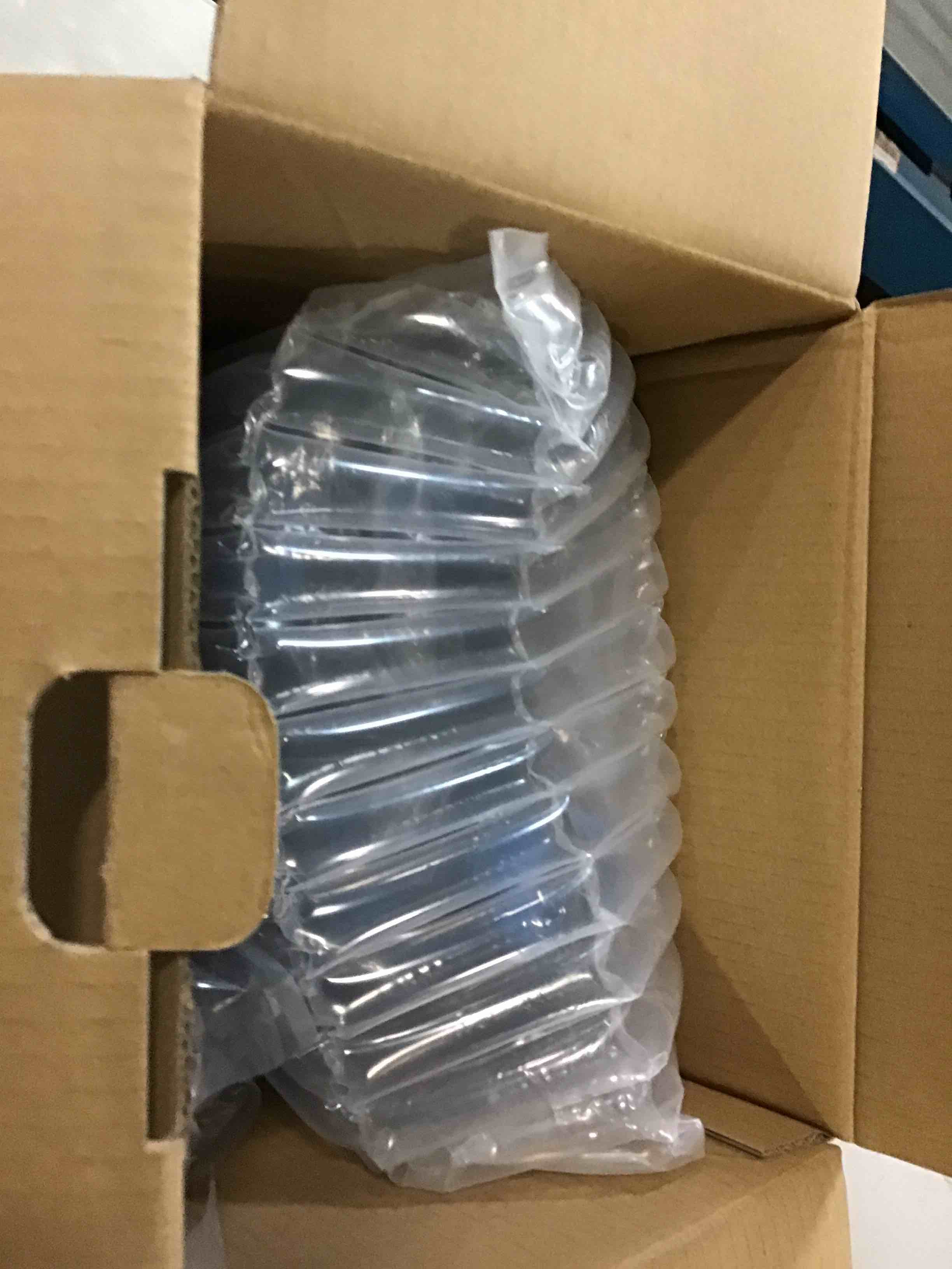 https://s3.amazonaws.com/lotting-images-prod/bidfta/PNK0250933_1727830174341.jpeg