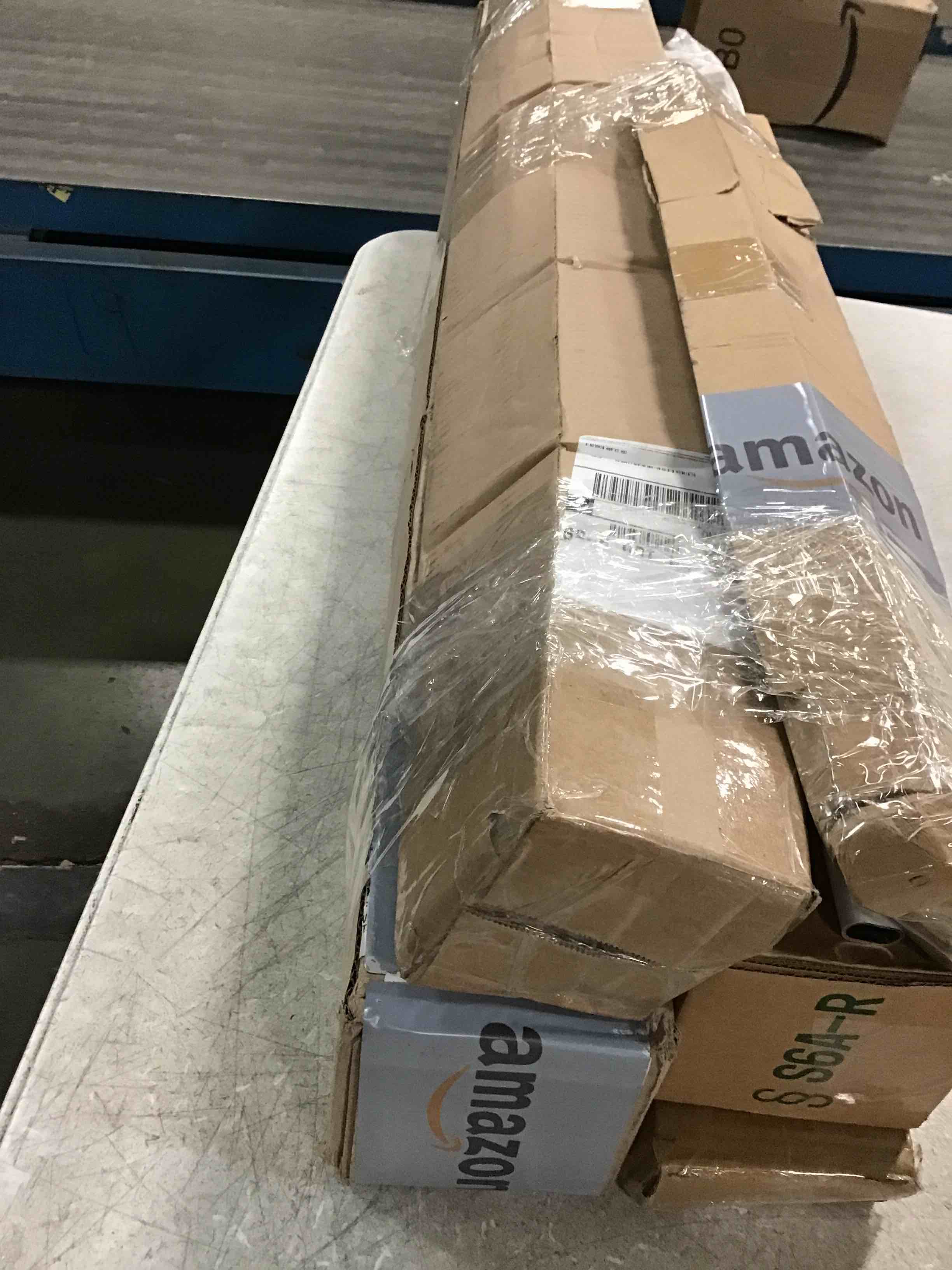 https://s3.amazonaws.com/lotting-images-prod/bidfta/PNK0251027_1727759323531.jpeg