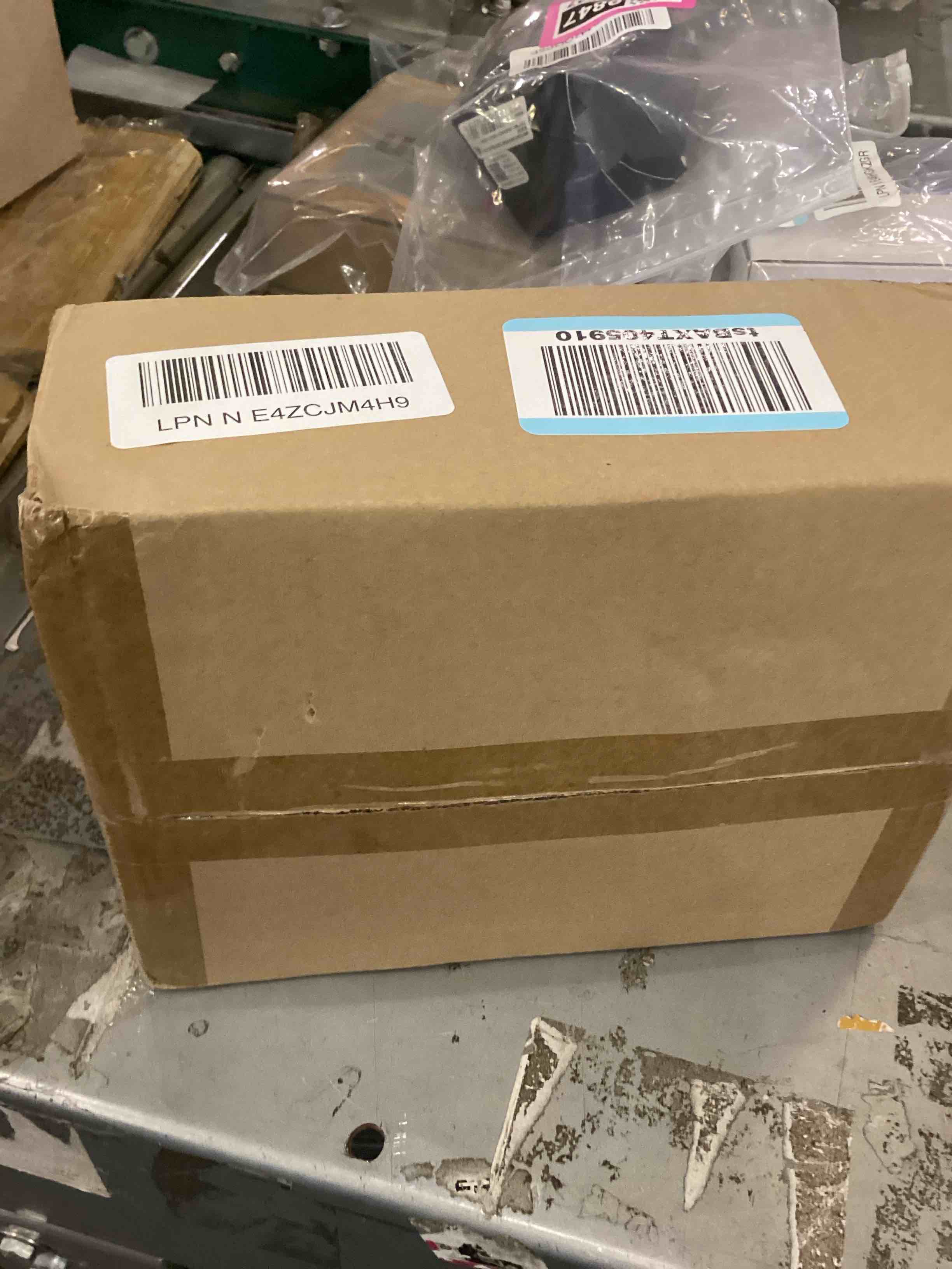 https://s3.amazonaws.com/lotting-images-prod/bidfta/PNK0259845_1726505901975.jpeg