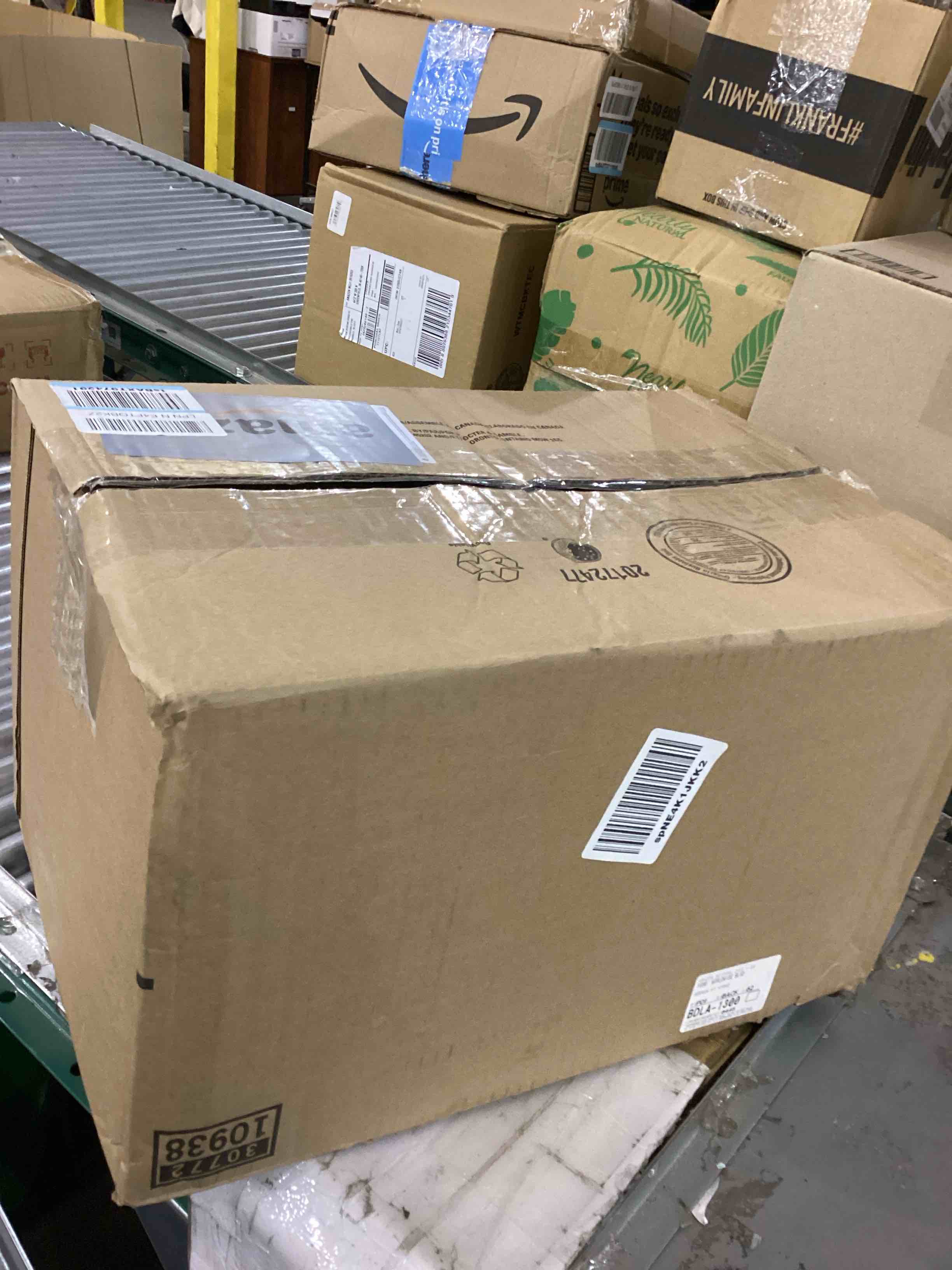 https://s3.amazonaws.com/lotting-images-prod/bidfta/PNK0259979_1726488326705.jpeg