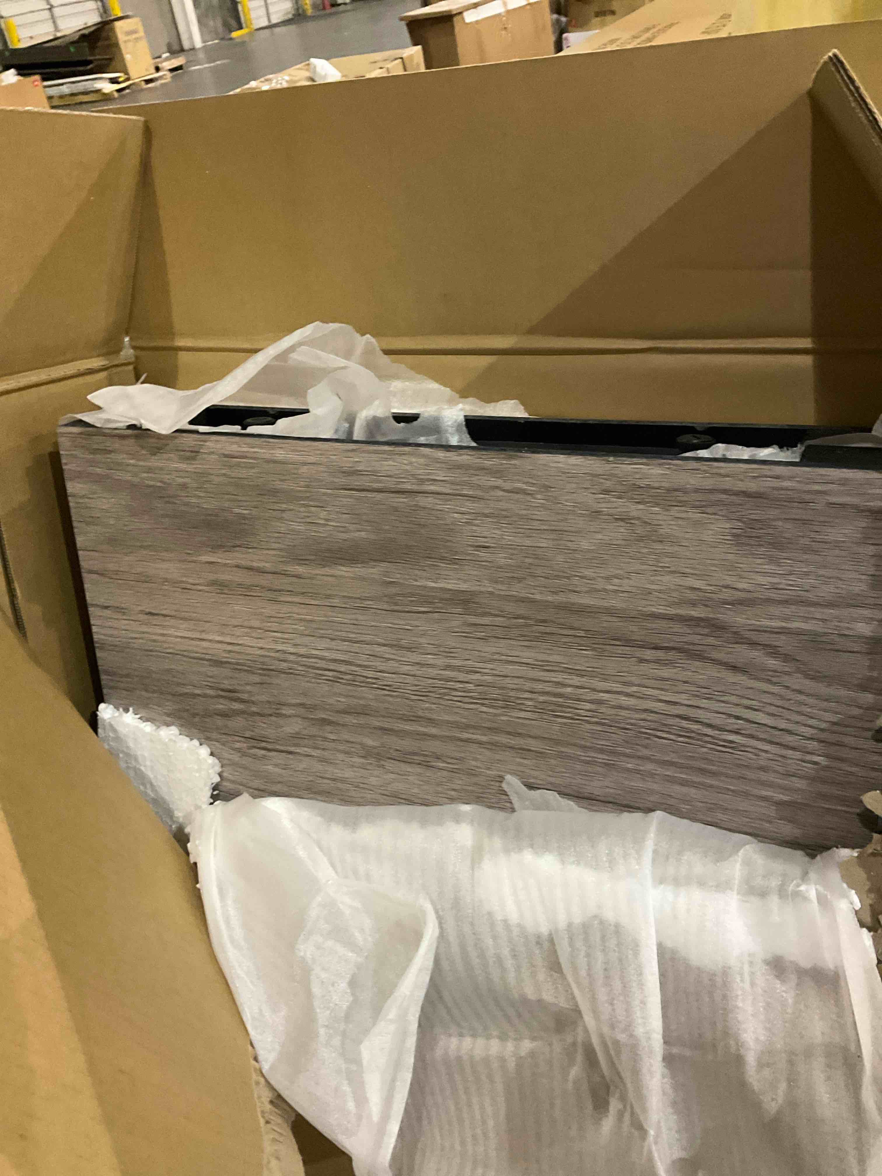 https://s3.amazonaws.com/lotting-images-prod/bidfta/PNK0260225_1733401835566.jpeg