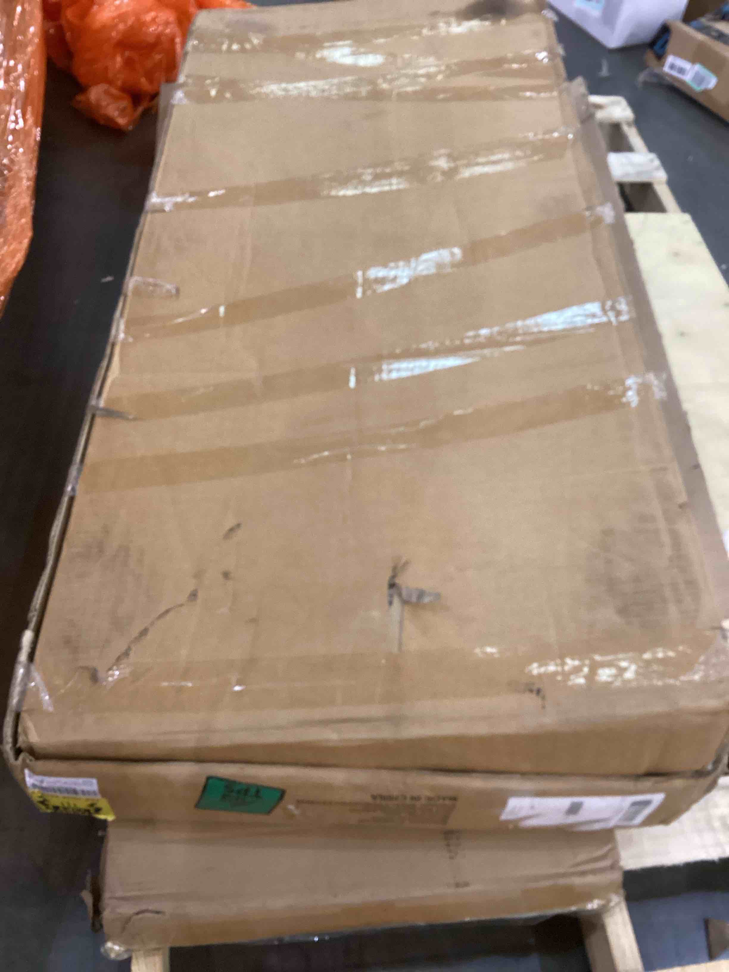 https://s3.amazonaws.com/lotting-images-prod/bidfta/PNK0261592_1726772115409.jpeg