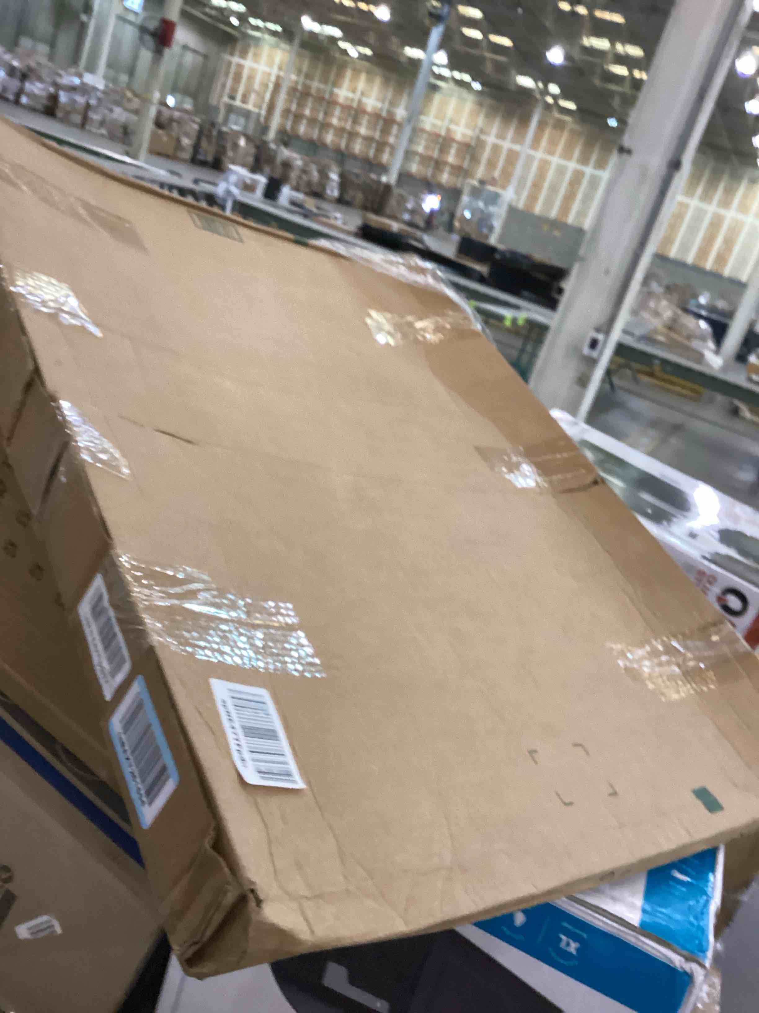 https://s3.amazonaws.com/lotting-images-prod/bidfta/PNK0261736_1726506979372.jpeg