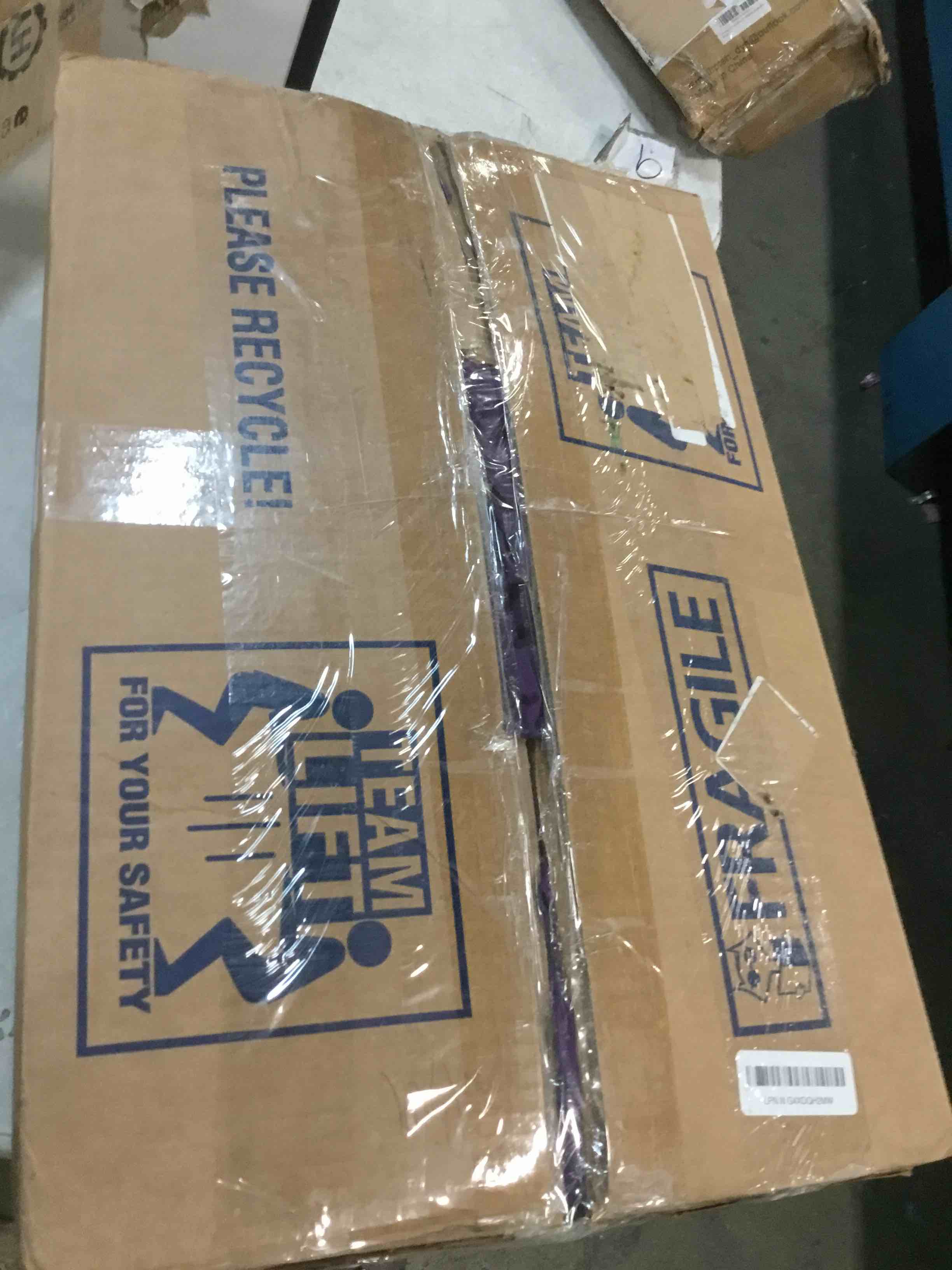 https://s3.amazonaws.com/lotting-images-prod/bidfta/PNK0262495_1727310739816.jpeg