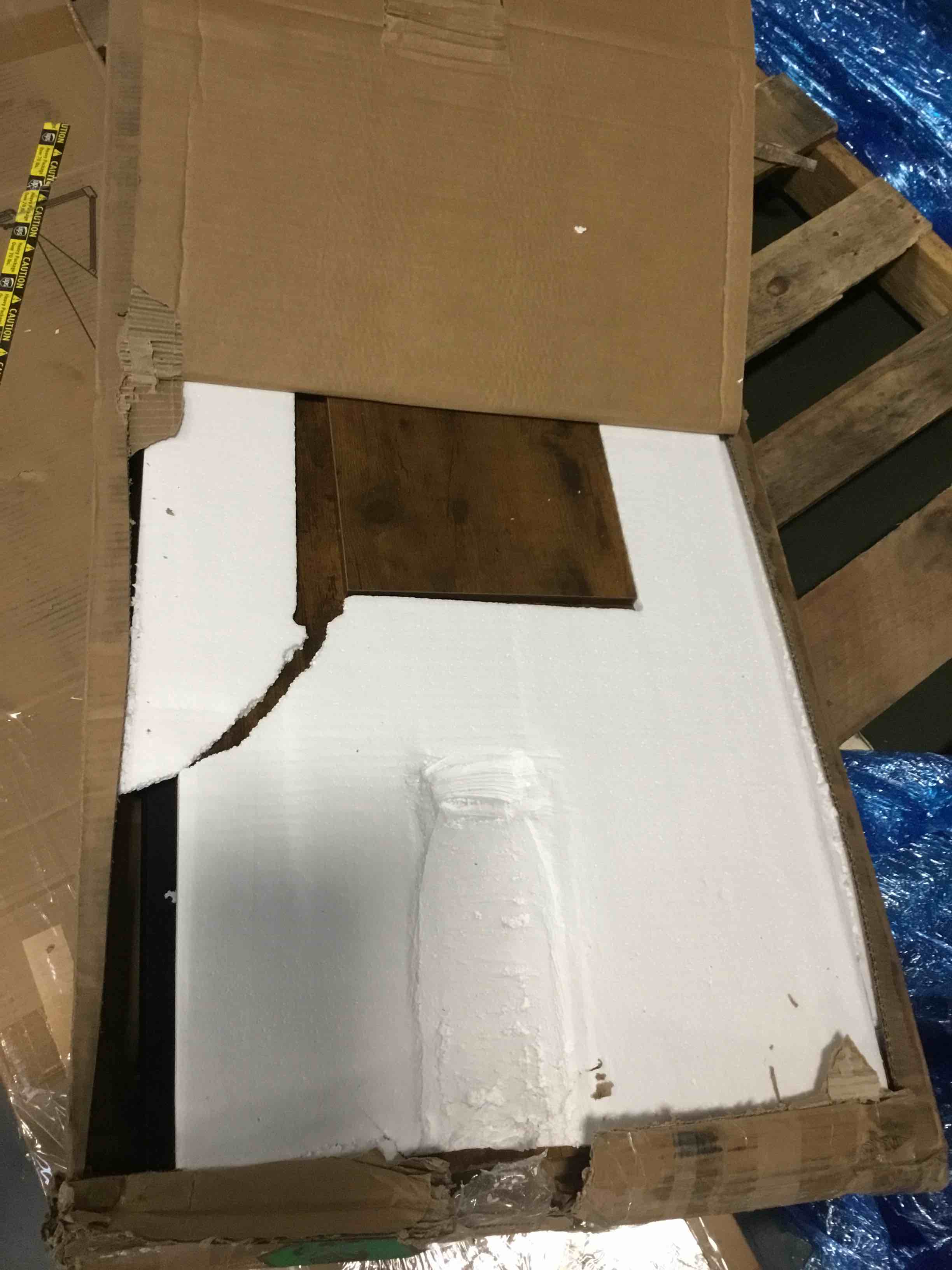 https://s3.amazonaws.com/lotting-images-prod/bidfta/PNK0262914_1727127229023.jpeg