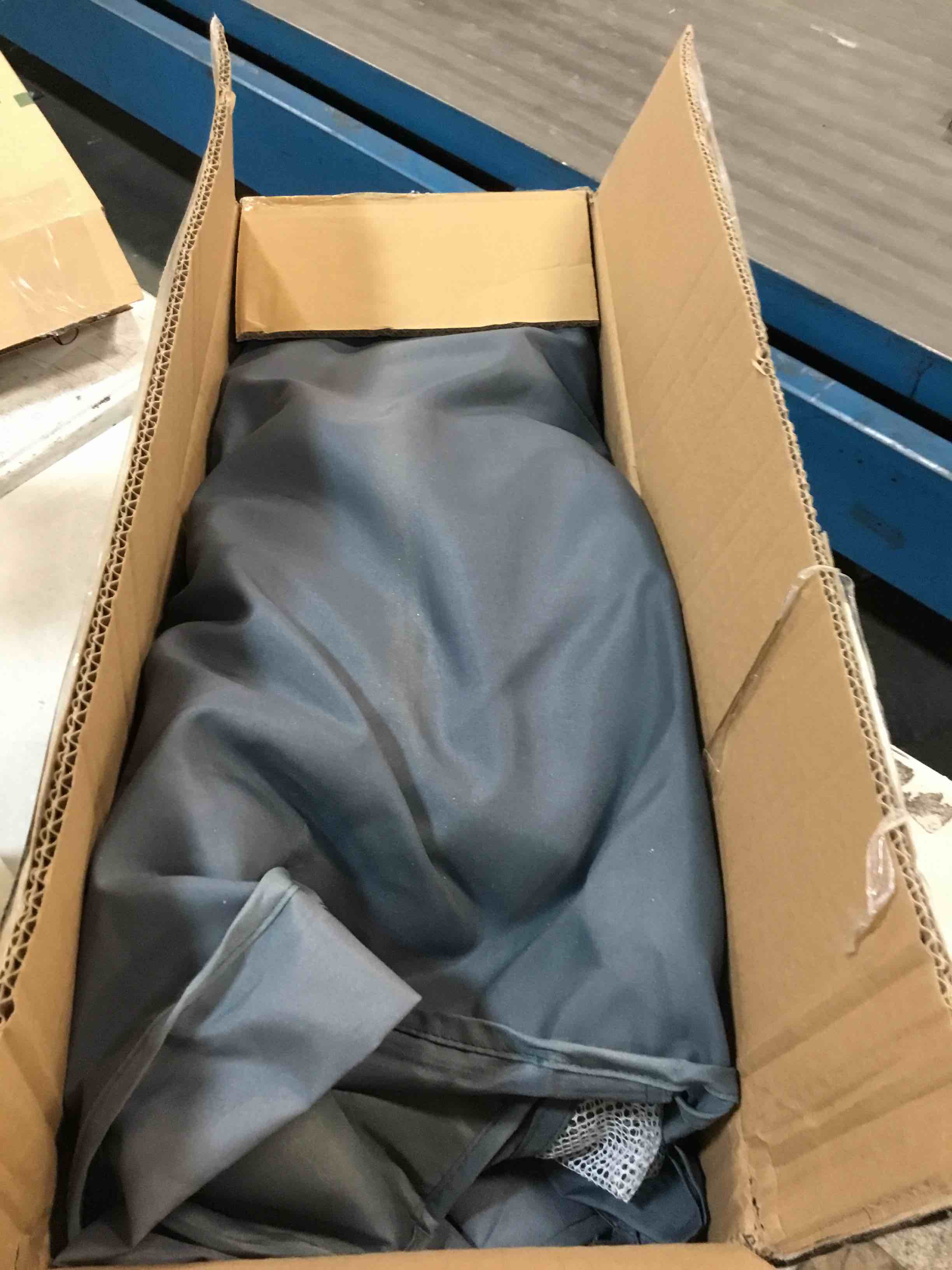 https://s3.amazonaws.com/lotting-images-prod/bidfta/PNK0263221_1726806598594.jpeg