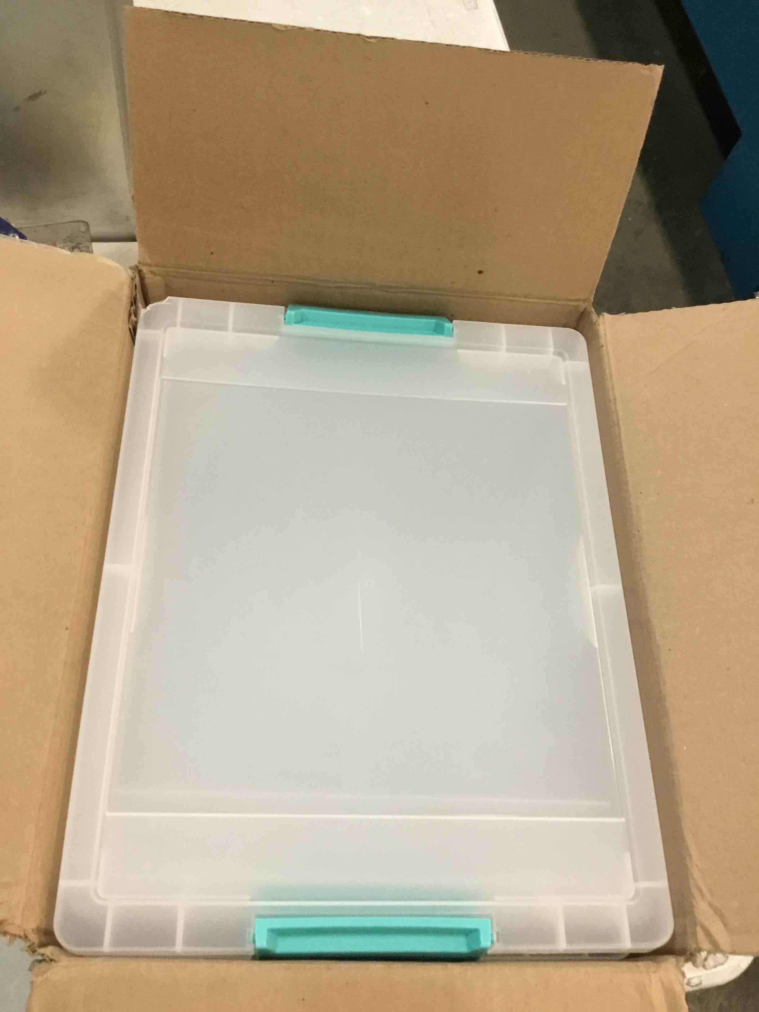 https://s3.amazonaws.com/lotting-images-prod/bidfta/PNK0263828_1726523052641.jpeg