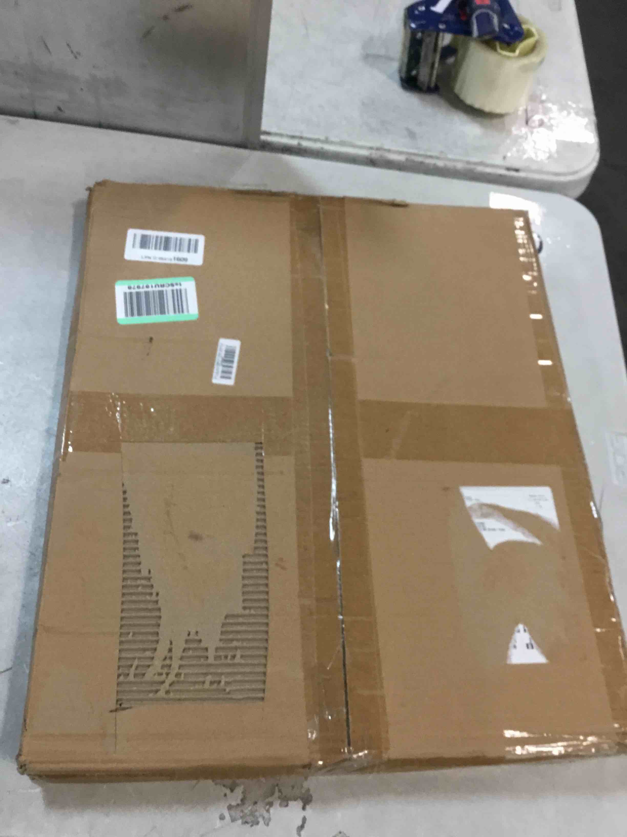 https://s3.amazonaws.com/lotting-images-prod/bidfta/PNK0263839_1726520751213.jpeg
