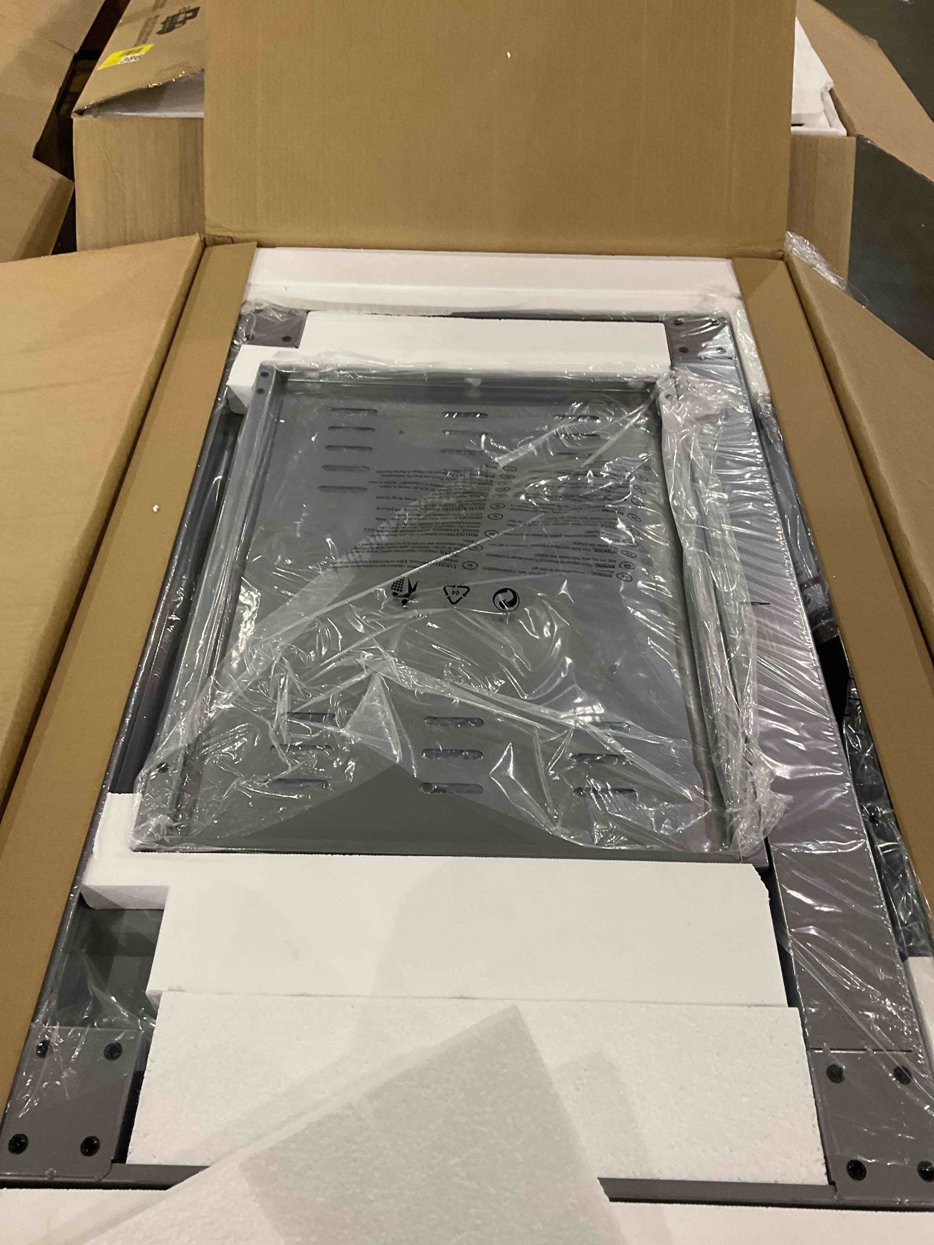 https://s3.amazonaws.com/lotting-images-prod/bidfta/PNK0264051_1736257742513.jpeg