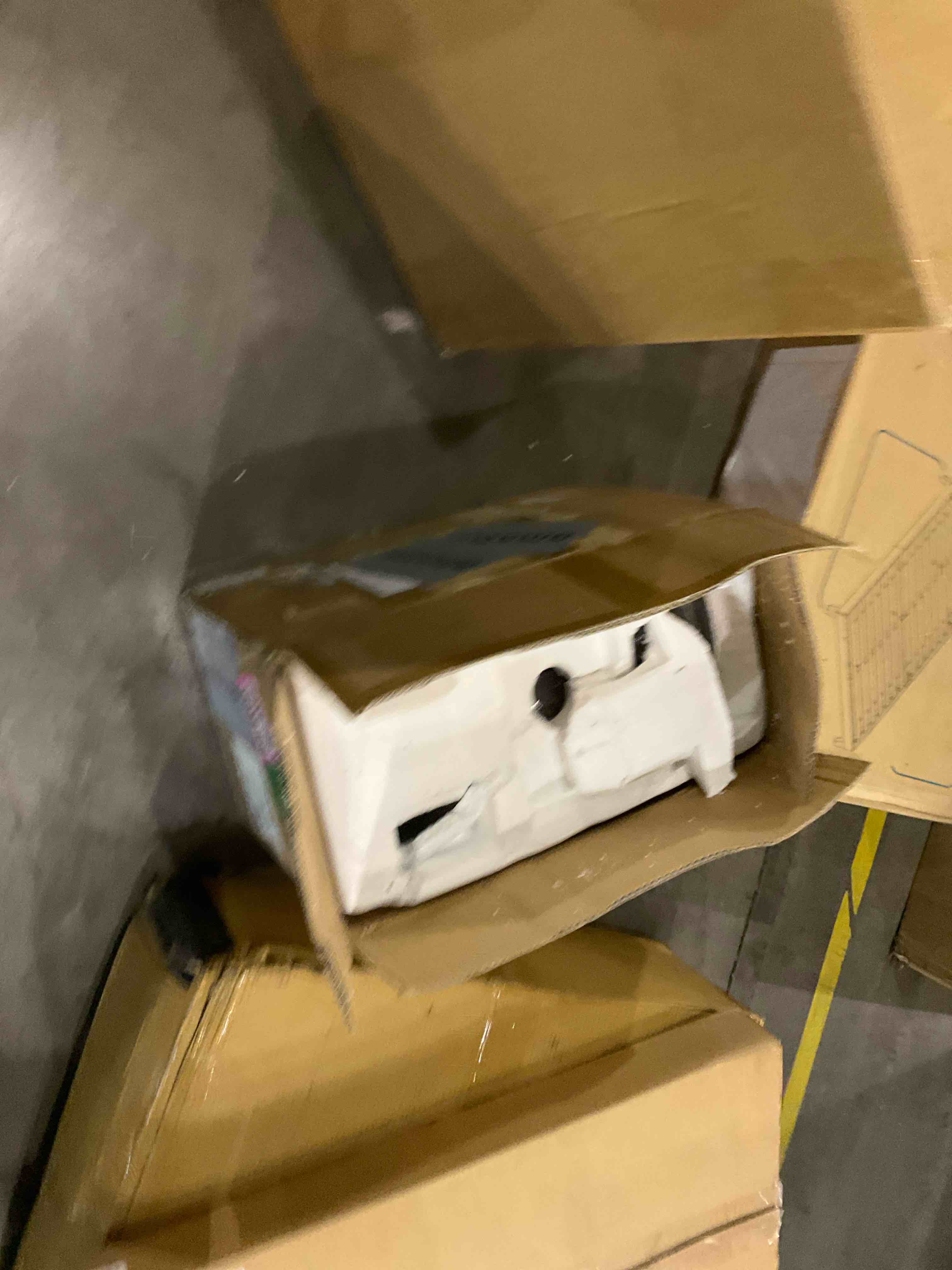 https://s3.amazonaws.com/lotting-images-prod/bidfta/PNK0264120_1736166857103.jpeg