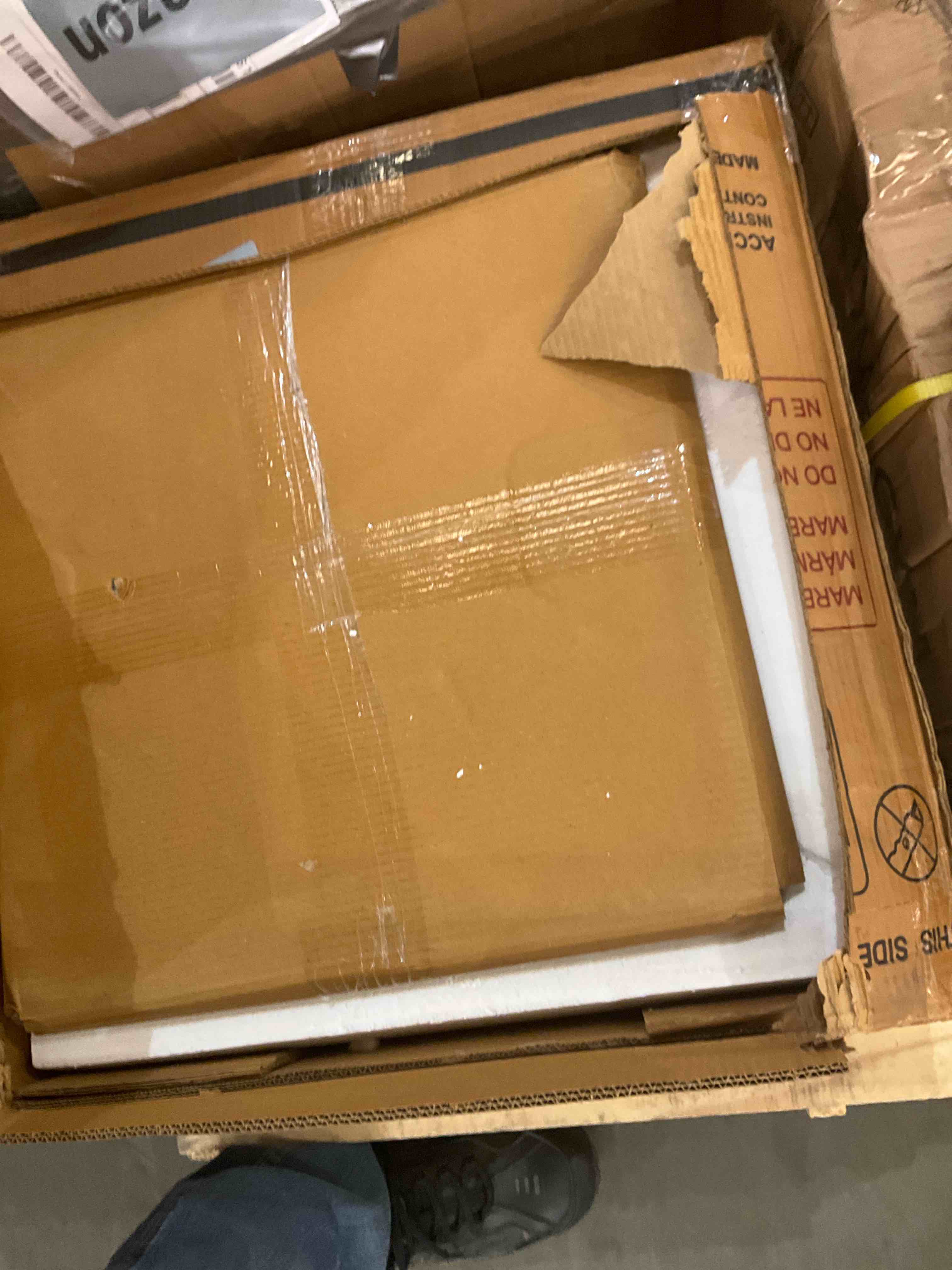 https://s3.amazonaws.com/lotting-images-prod/bidfta/PNK0264198_1735835387645.jpeg