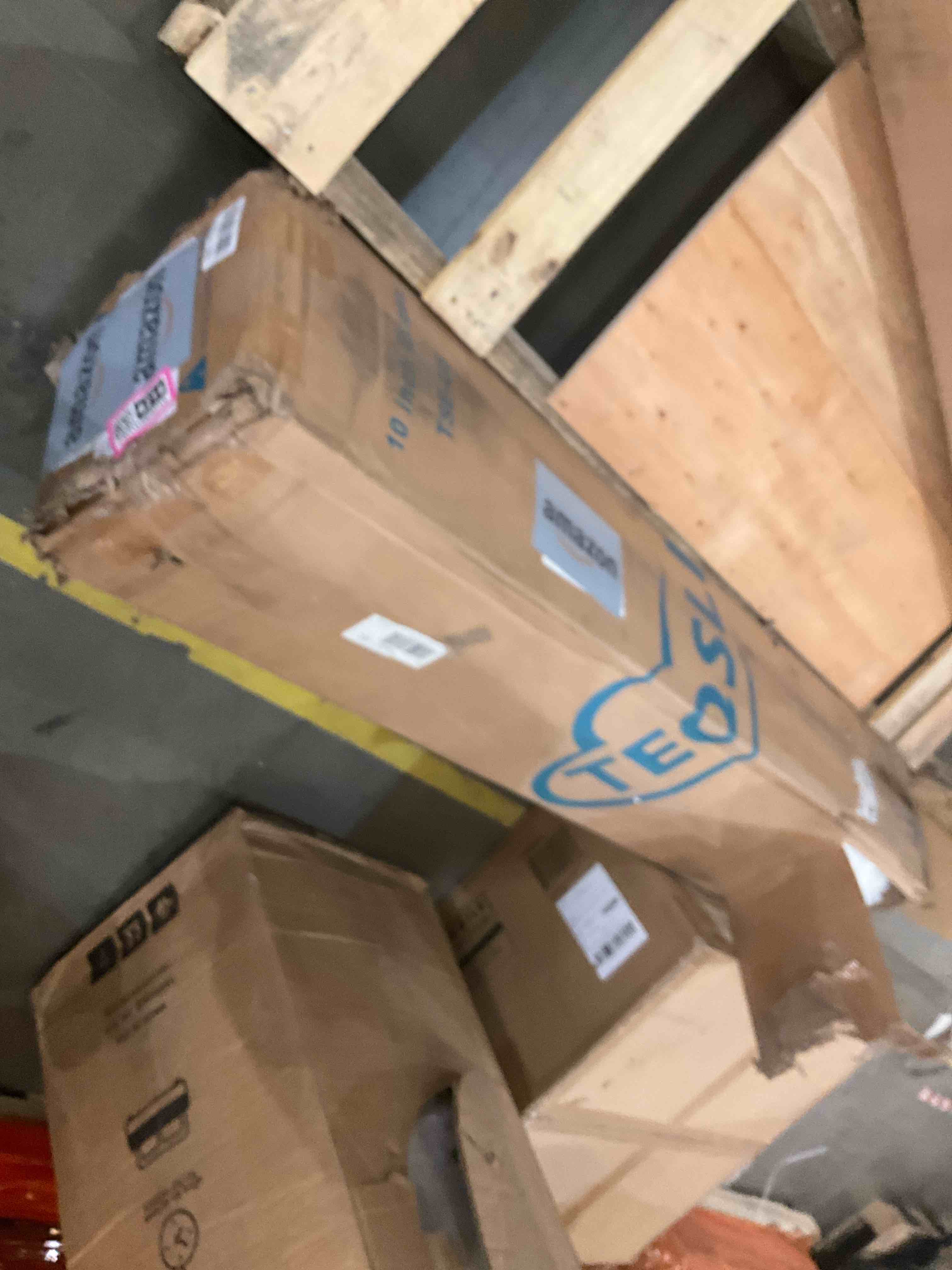 https://s3.amazonaws.com/lotting-images-prod/bidfta/PNK0264214_1735833547109.jpeg