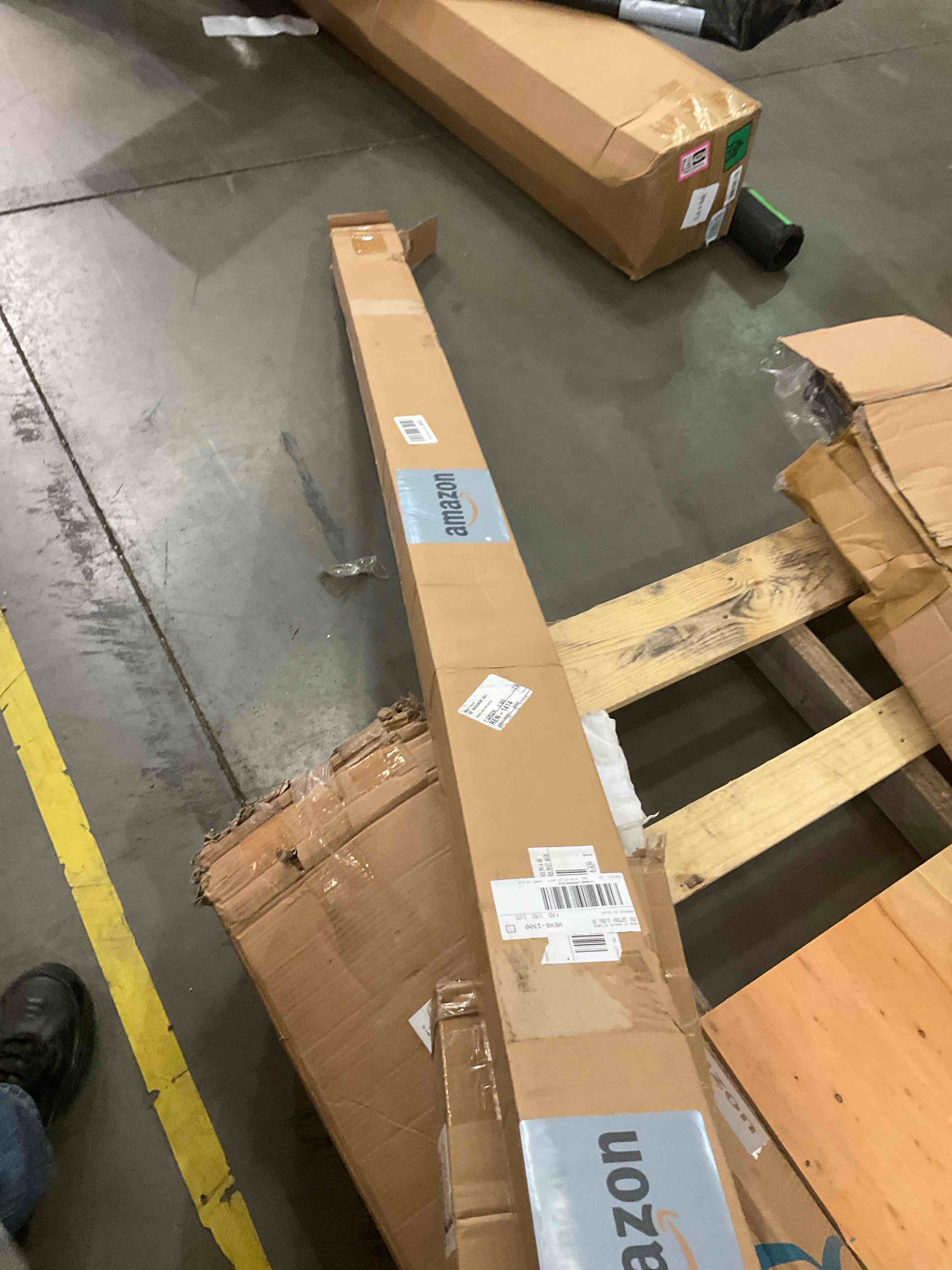 https://s3.amazonaws.com/lotting-images-prod/bidfta/PNK0264217_1735833292785.jpeg