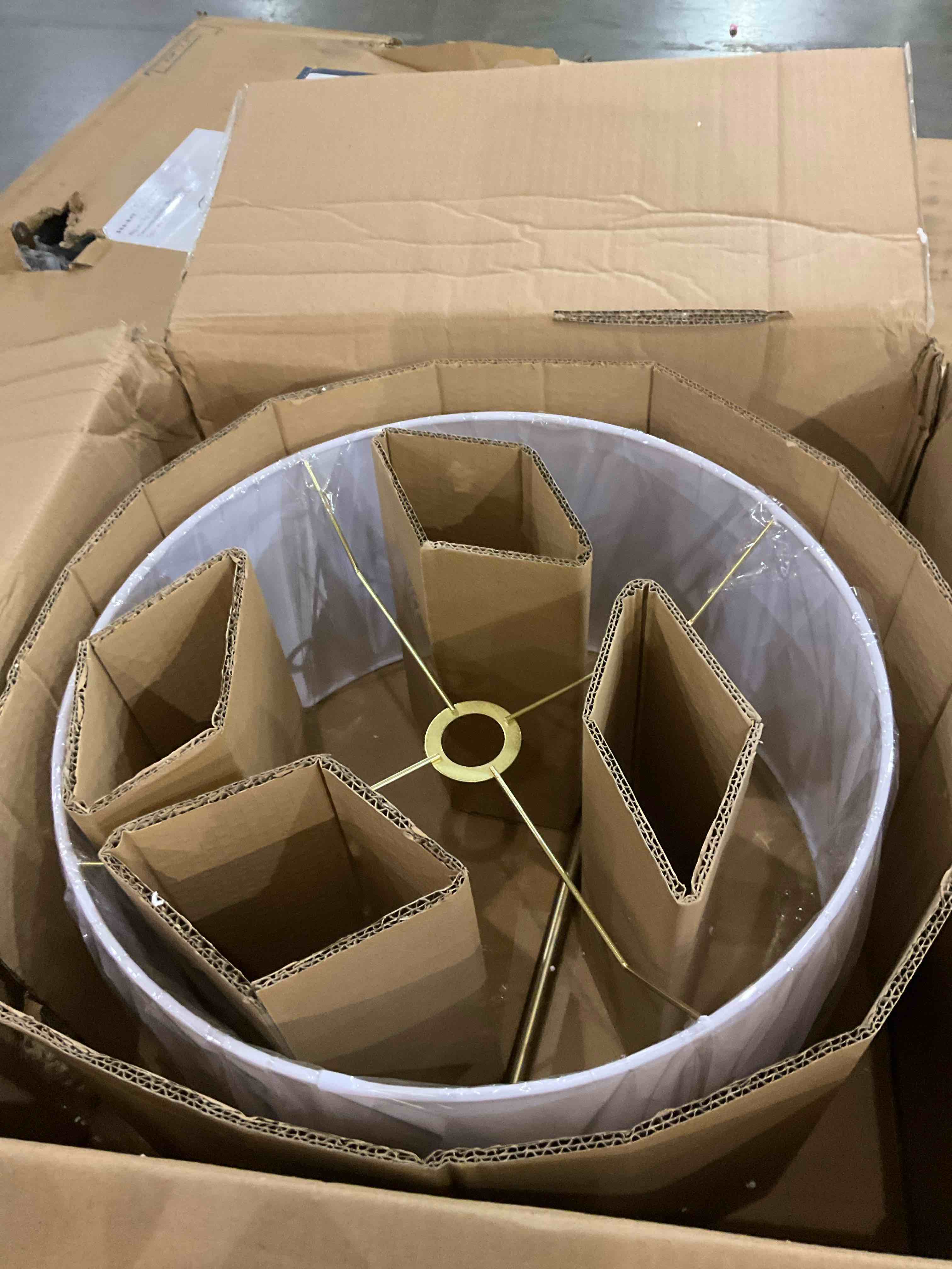 https://s3.amazonaws.com/lotting-images-prod/bidfta/PNK0265121_1734361566782.jpeg