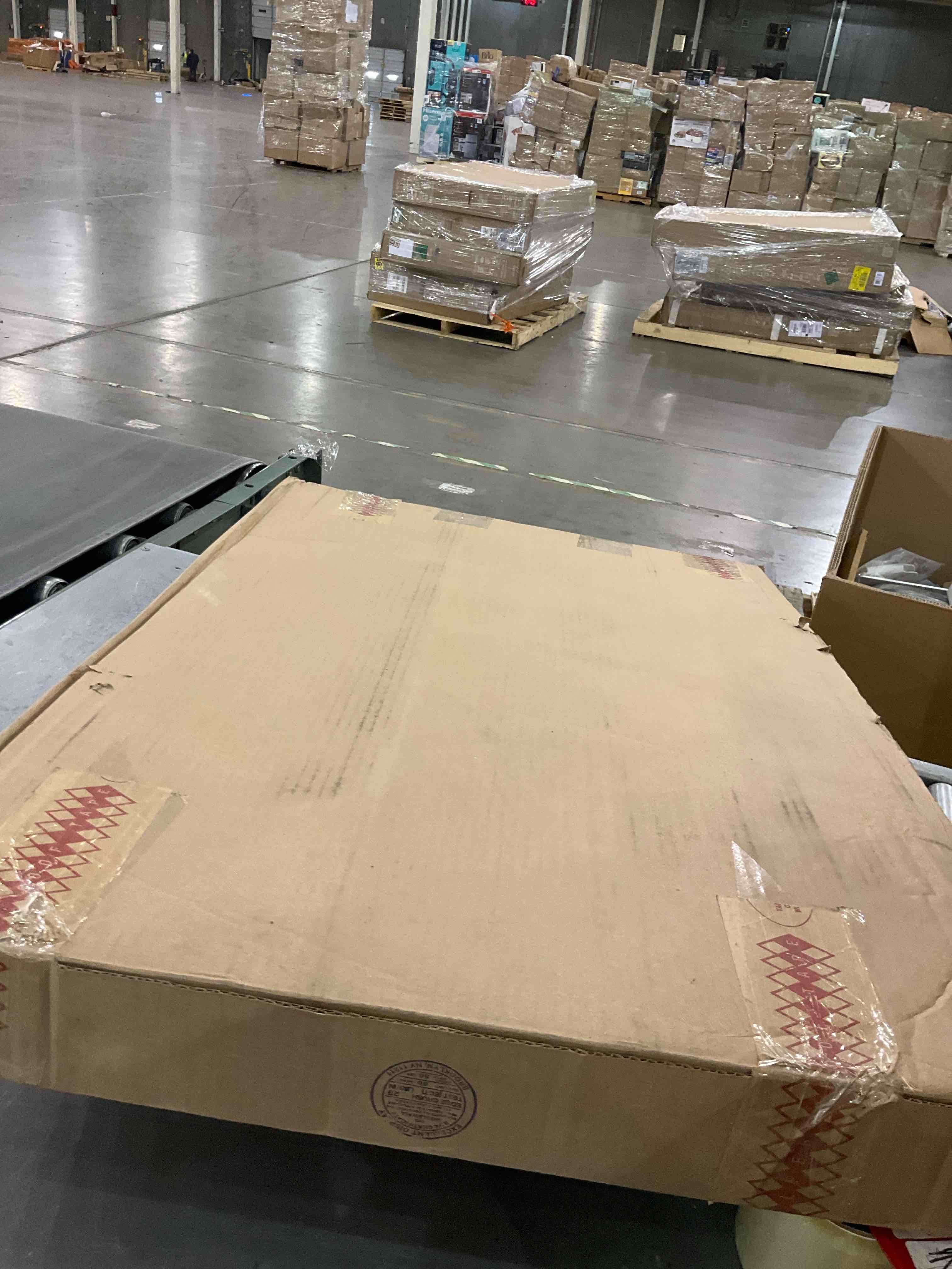 https://s3.amazonaws.com/lotting-images-prod/bidfta/PNK0266272_1732548055210.jpeg