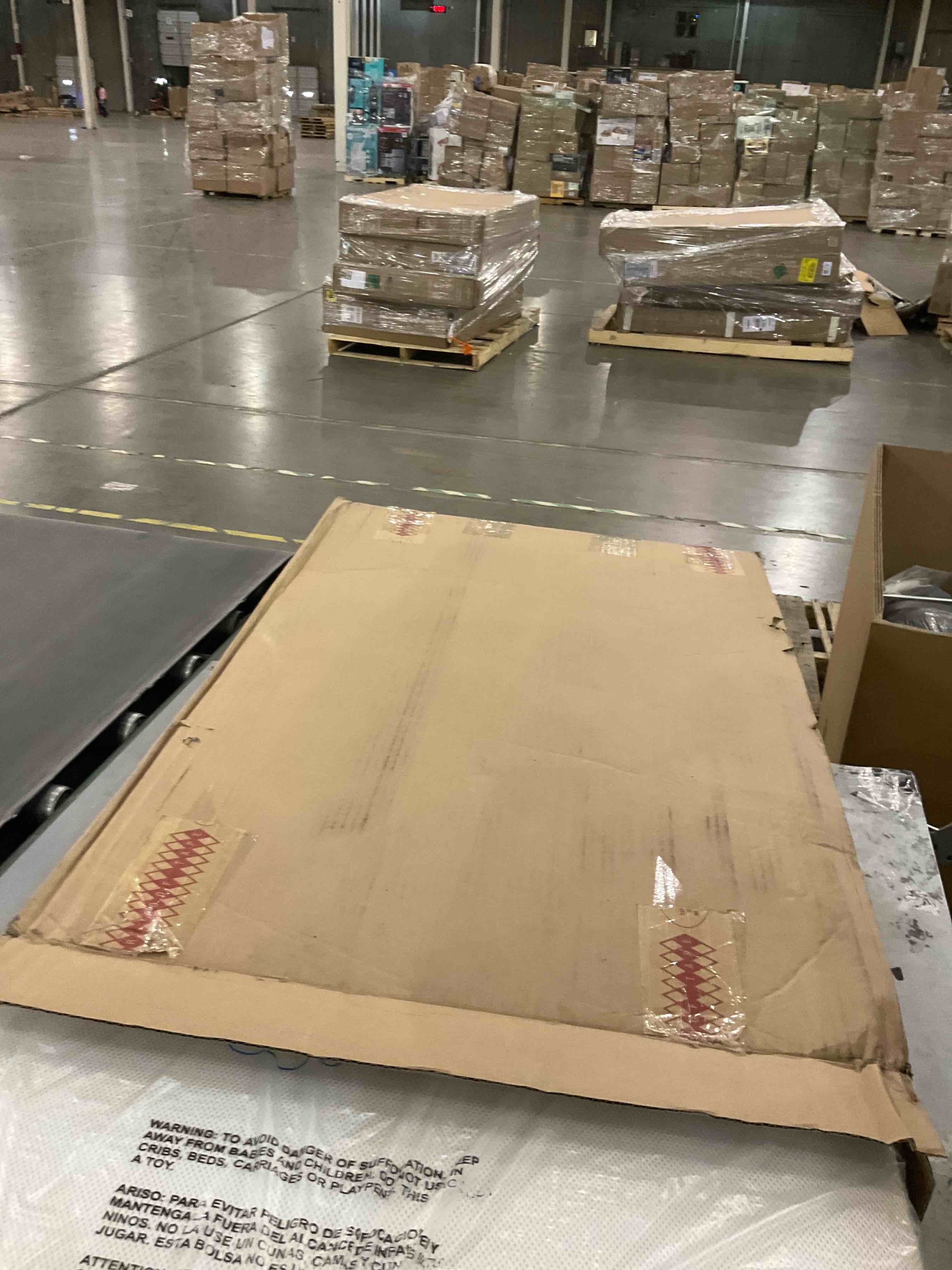 https://s3.amazonaws.com/lotting-images-prod/bidfta/PNK0266272_1732548074420.jpeg