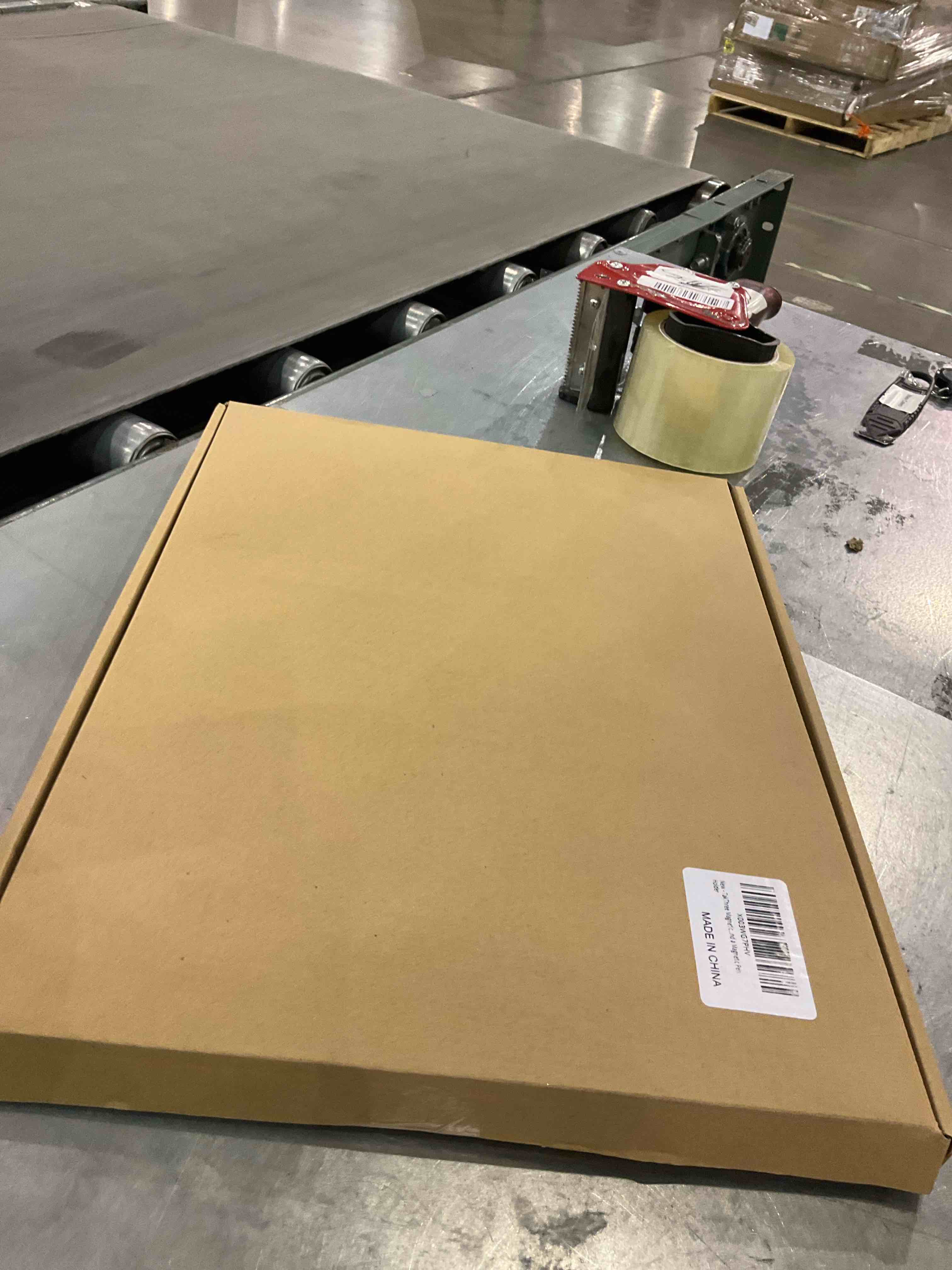 https://s3.amazonaws.com/lotting-images-prod/bidfta/PNK0266700_1732194431234.jpeg