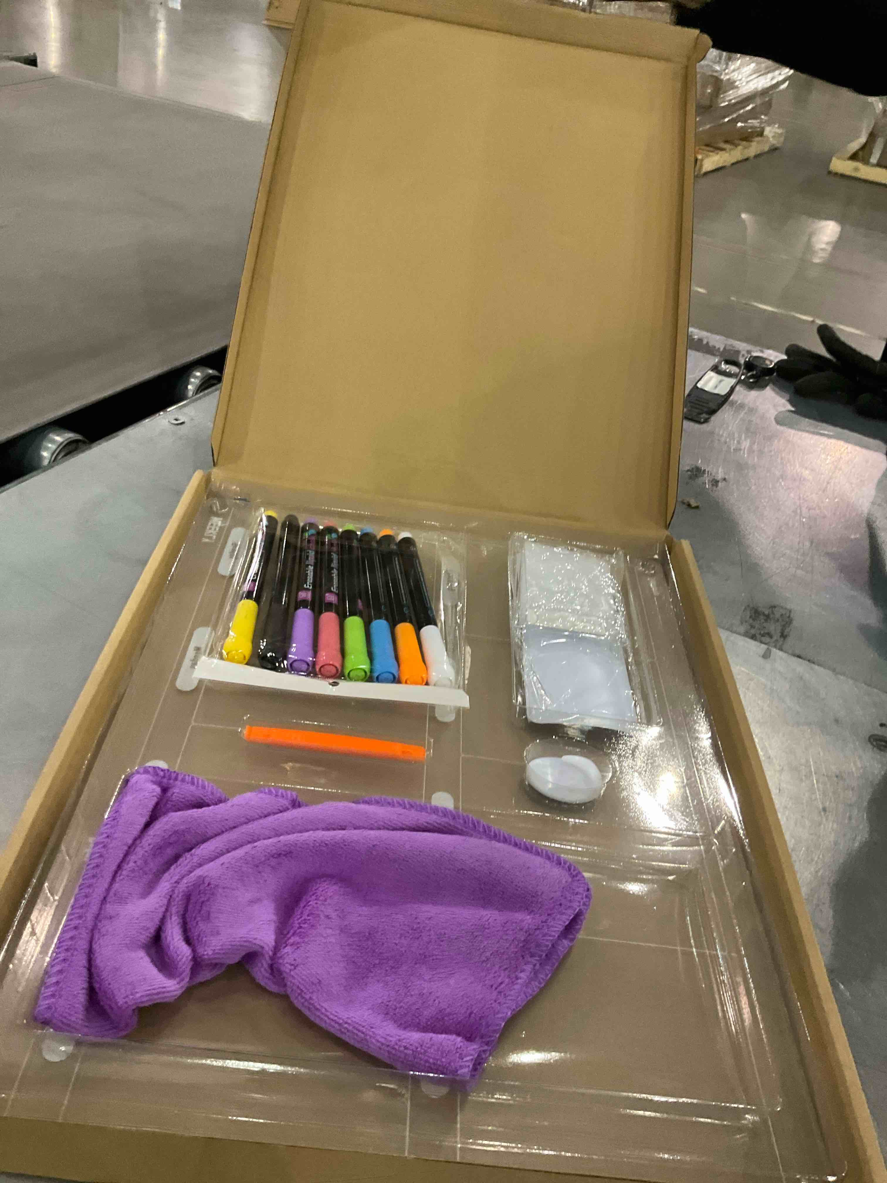 https://s3.amazonaws.com/lotting-images-prod/bidfta/PNK0266700_1732194443048.jpeg
