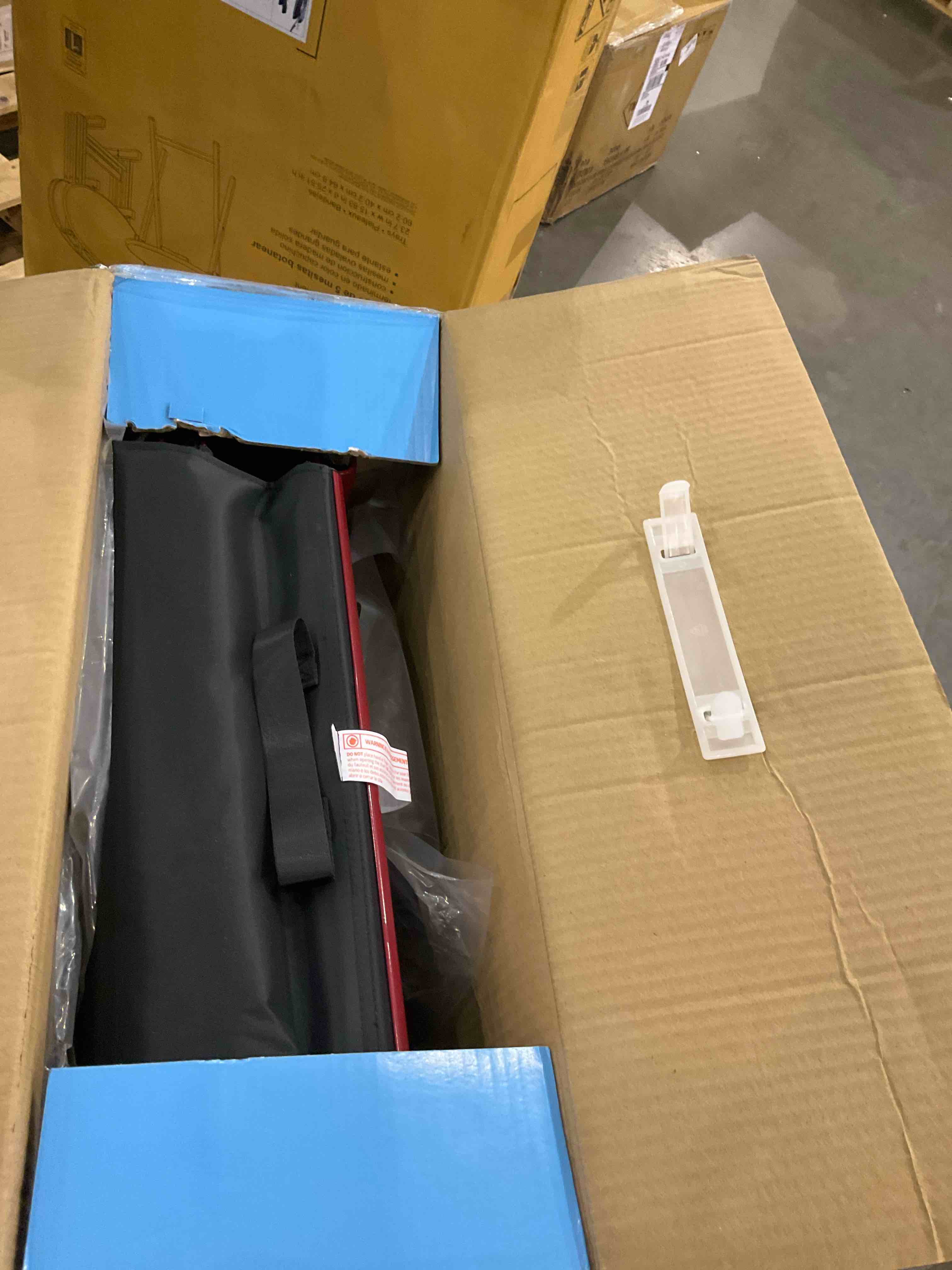 https://s3.amazonaws.com/lotting-images-prod/bidfta/PNK0268122_1735046705435.jpeg