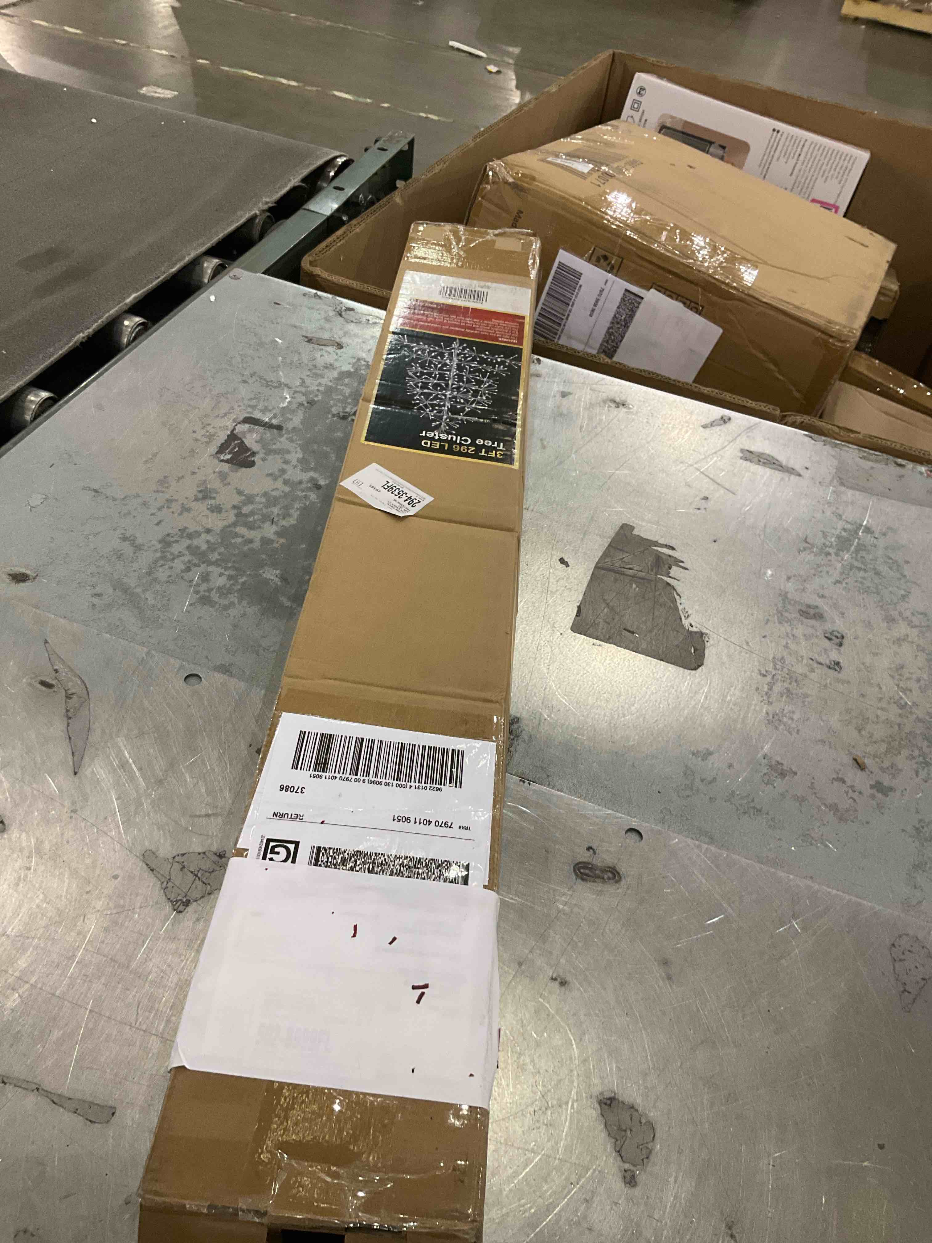 https://s3.amazonaws.com/lotting-images-prod/bidfta/PNK0268292_1734966518809.jpeg