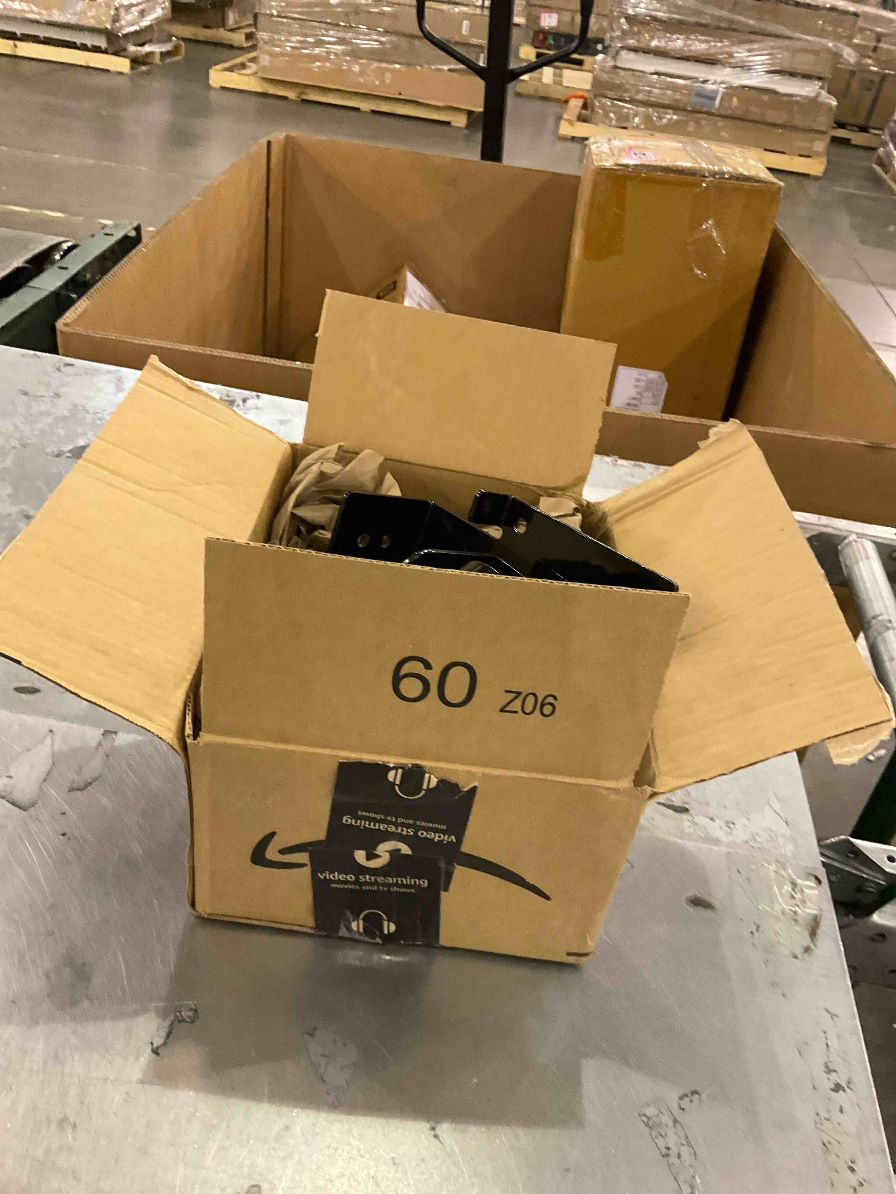 https://s3.amazonaws.com/lotting-images-prod/bidfta/PNK0268612_1734619903520.jpeg