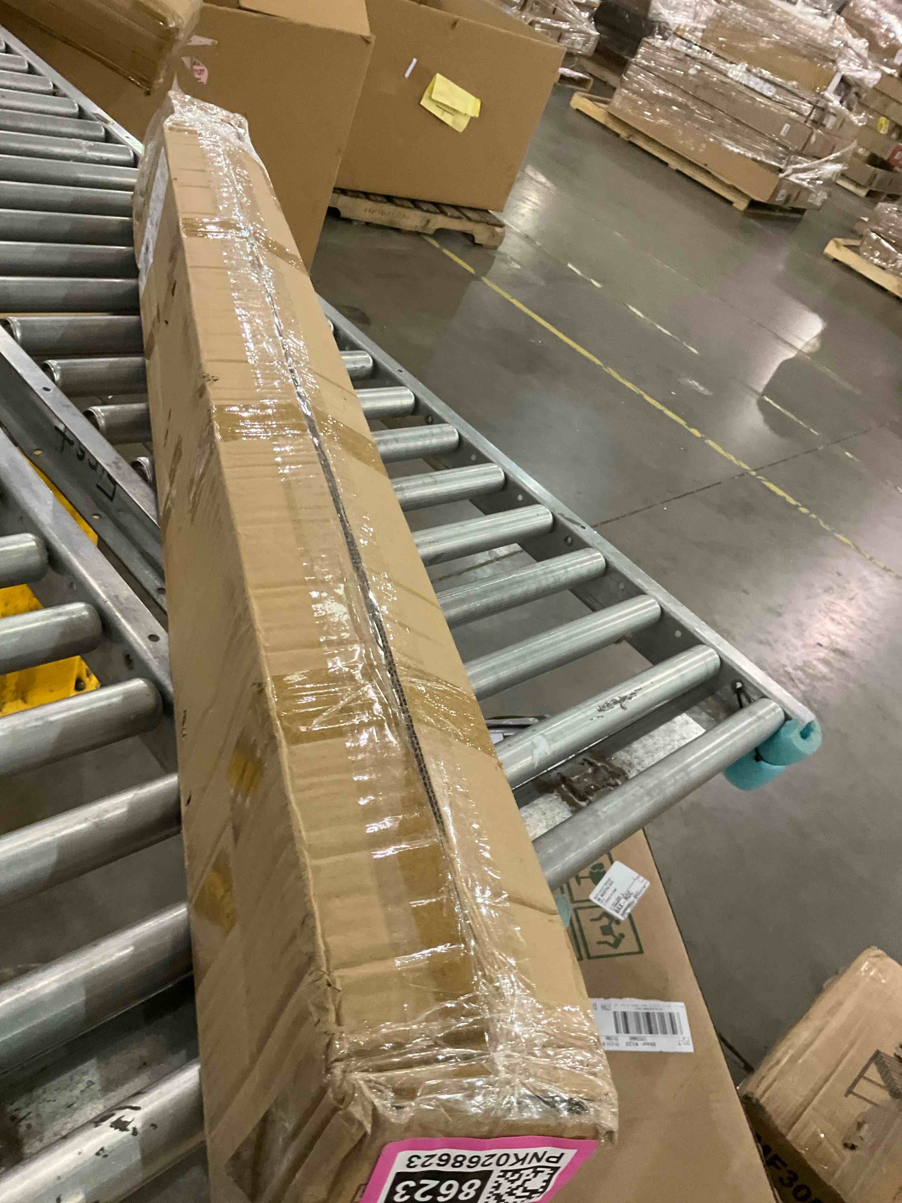 https://s3.amazonaws.com/lotting-images-prod/bidfta/PNK0268623_1734618774079.jpeg