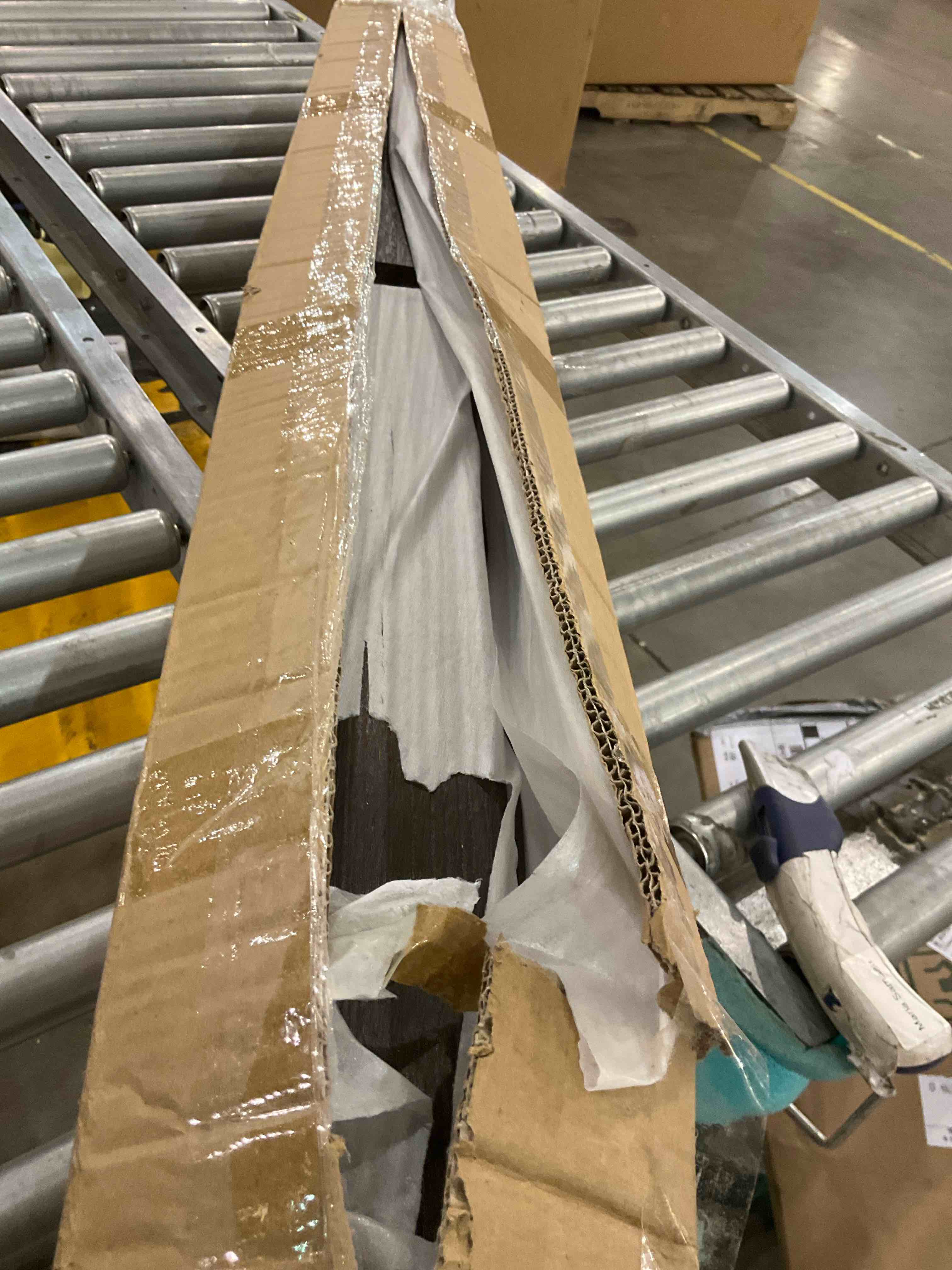 https://s3.amazonaws.com/lotting-images-prod/bidfta/PNK0268623_1734618792222.jpeg
