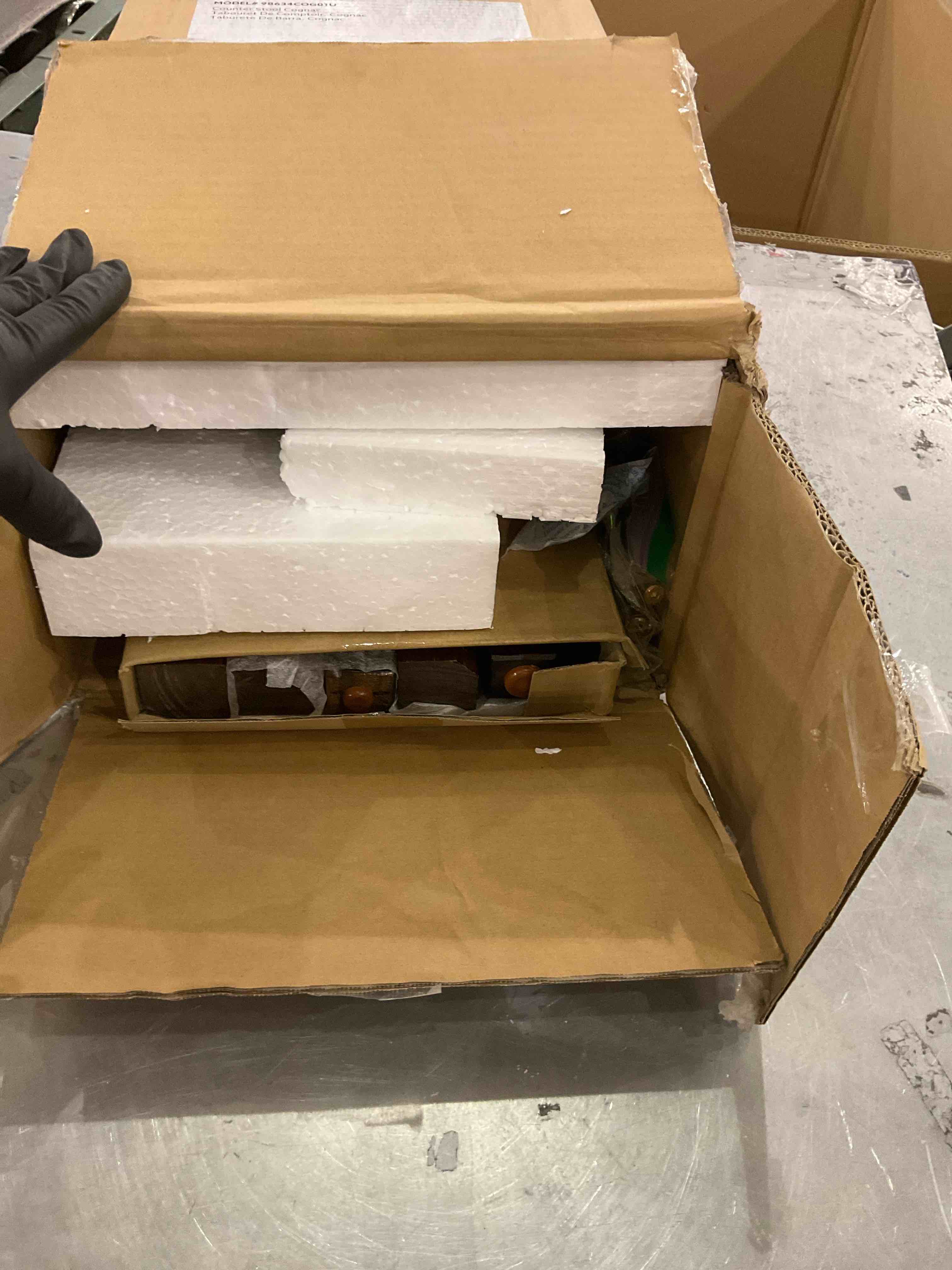 https://s3.amazonaws.com/lotting-images-prod/bidfta/PNK0269823_1733862578753.jpeg