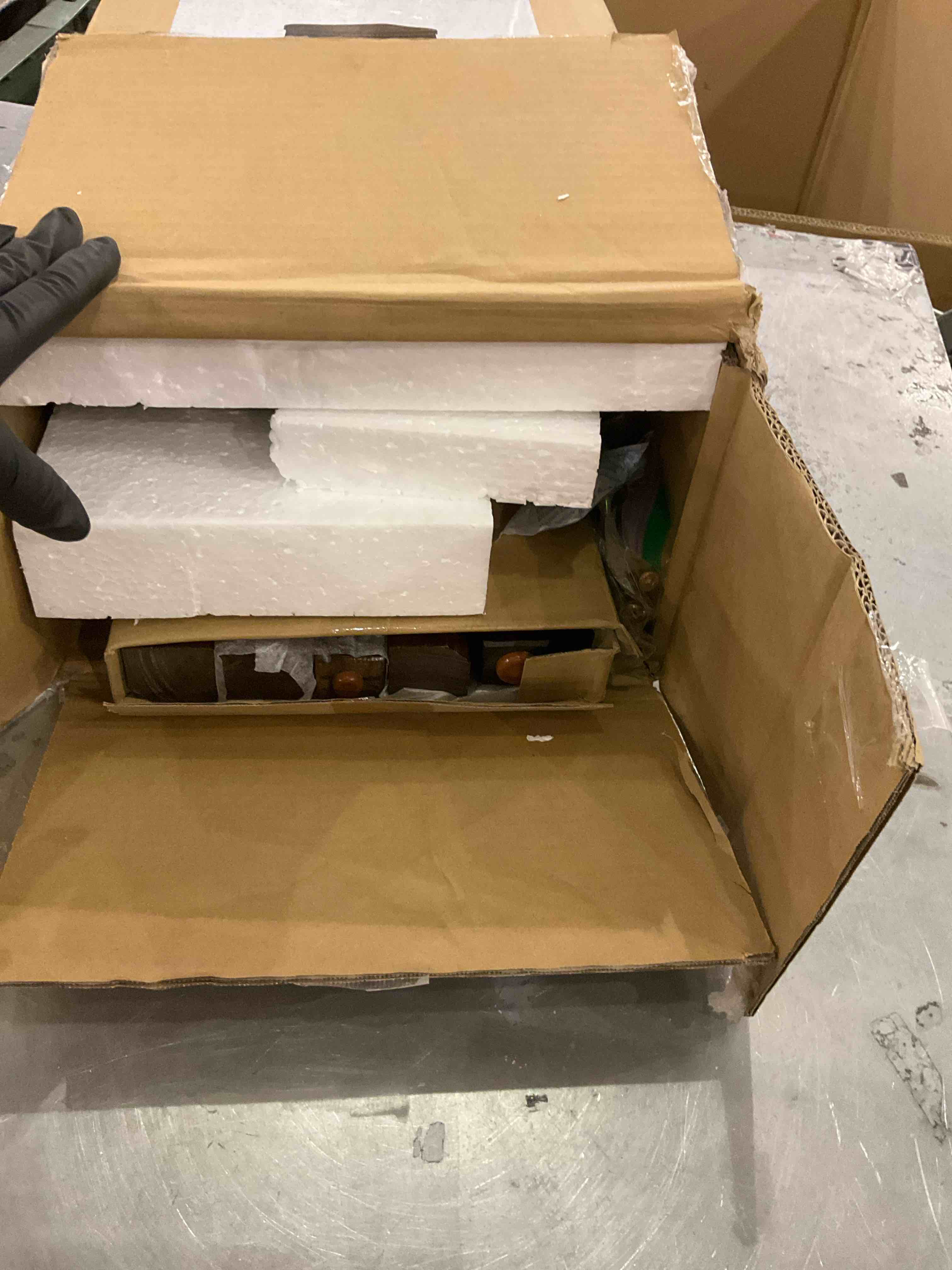 https://s3.amazonaws.com/lotting-images-prod/bidfta/PNK0269823_1733862580129.jpeg