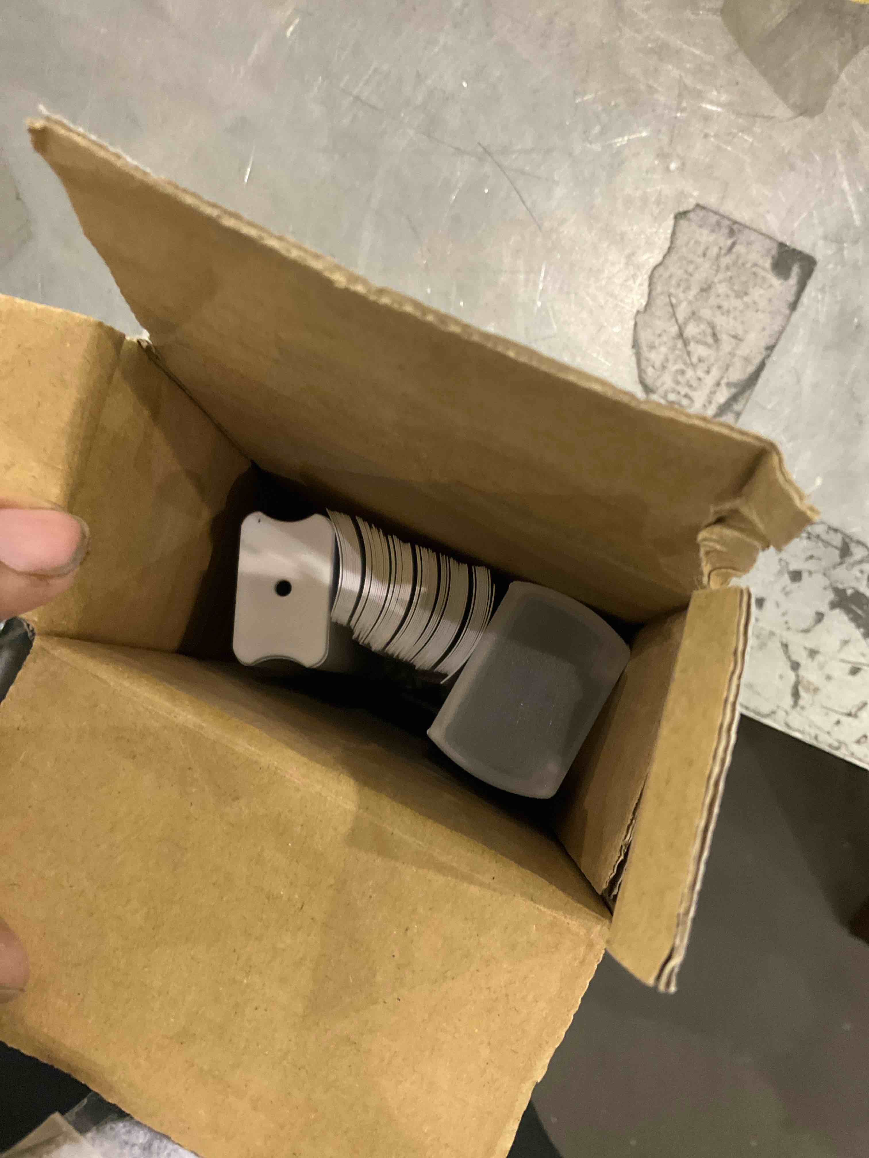 https://s3.amazonaws.com/lotting-images-prod/bidfta/PNK0270714_1737746541309.jpeg