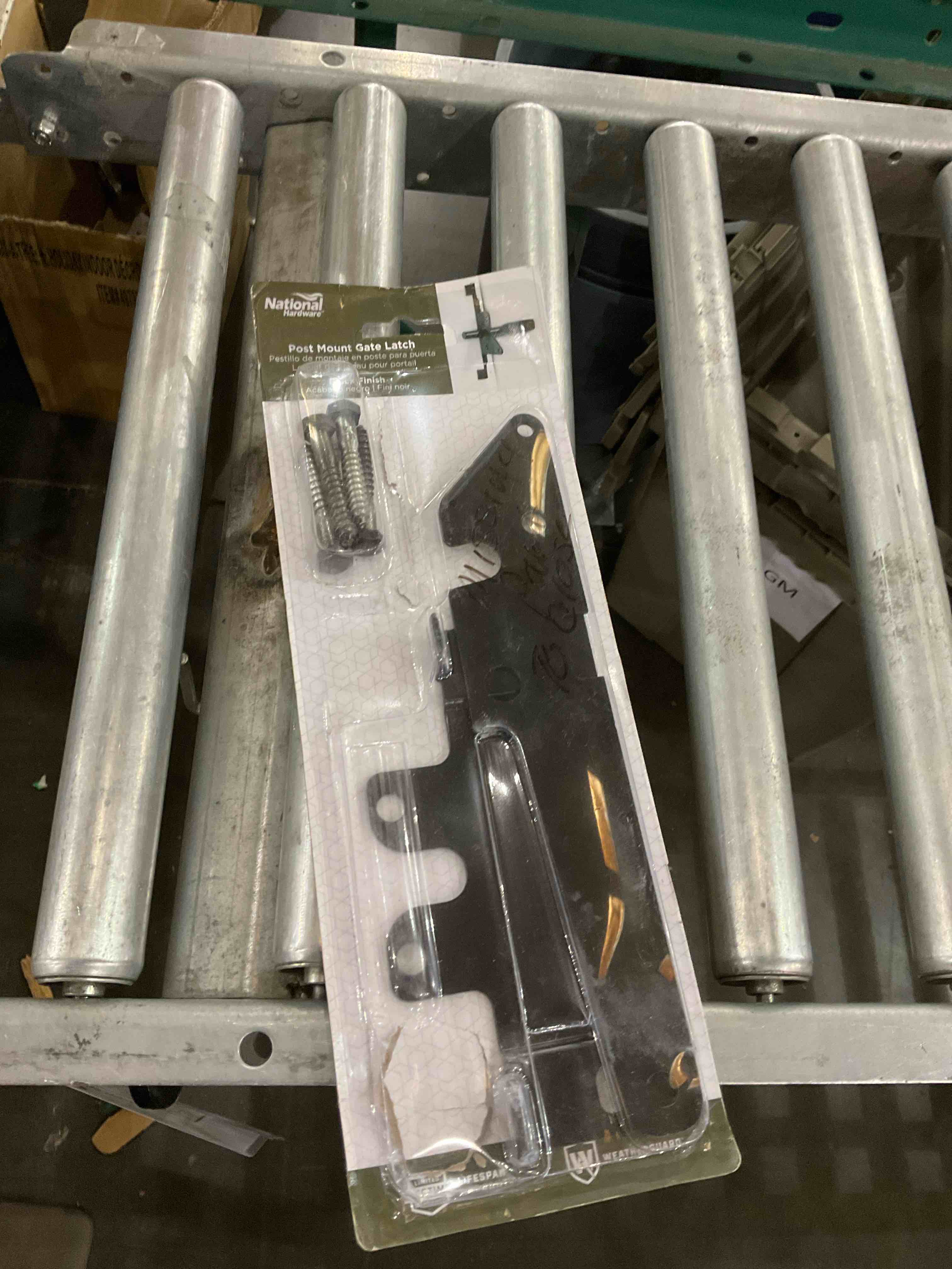 Post mount gate latch 
