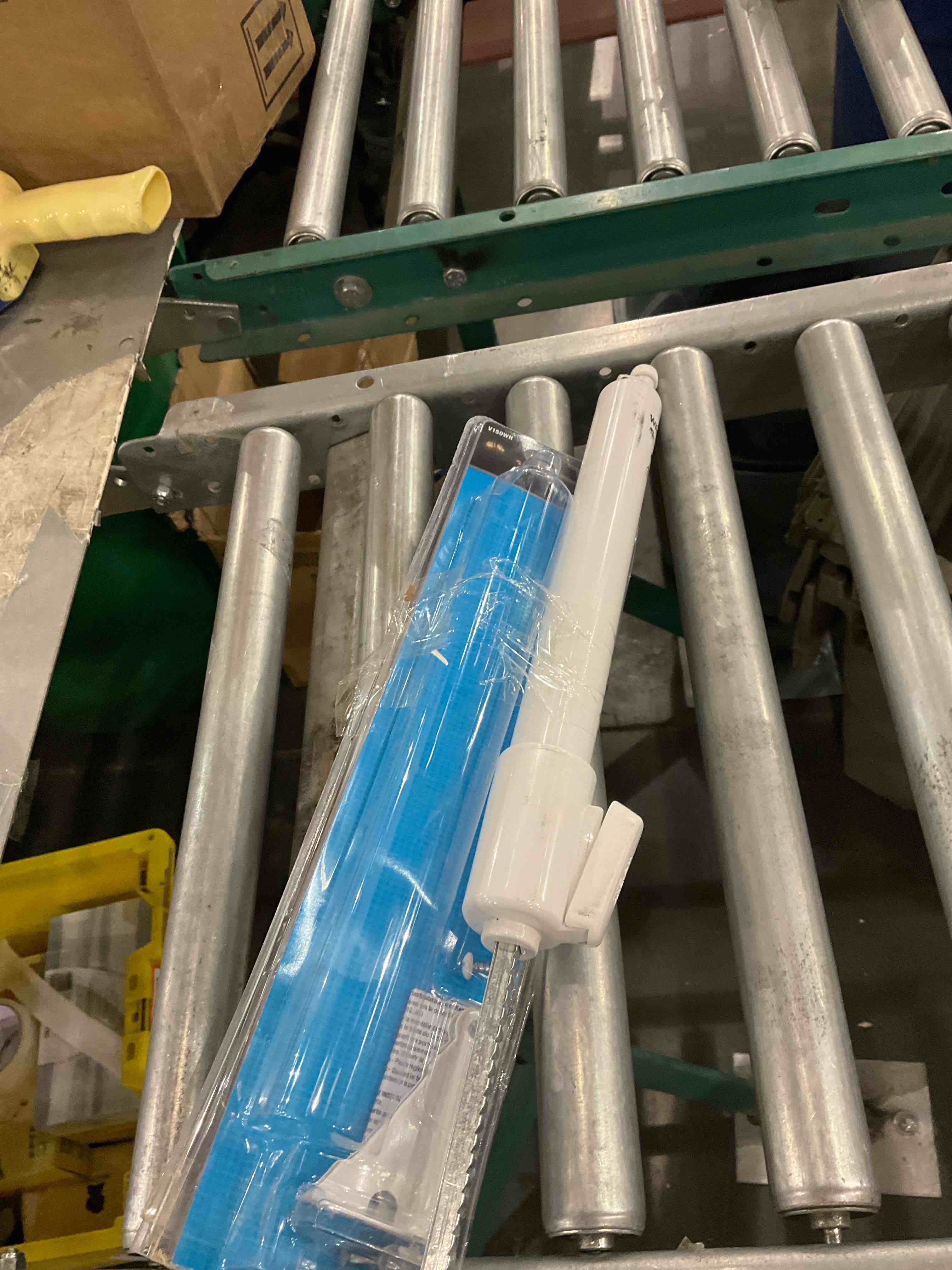 Pneumatic door closer 