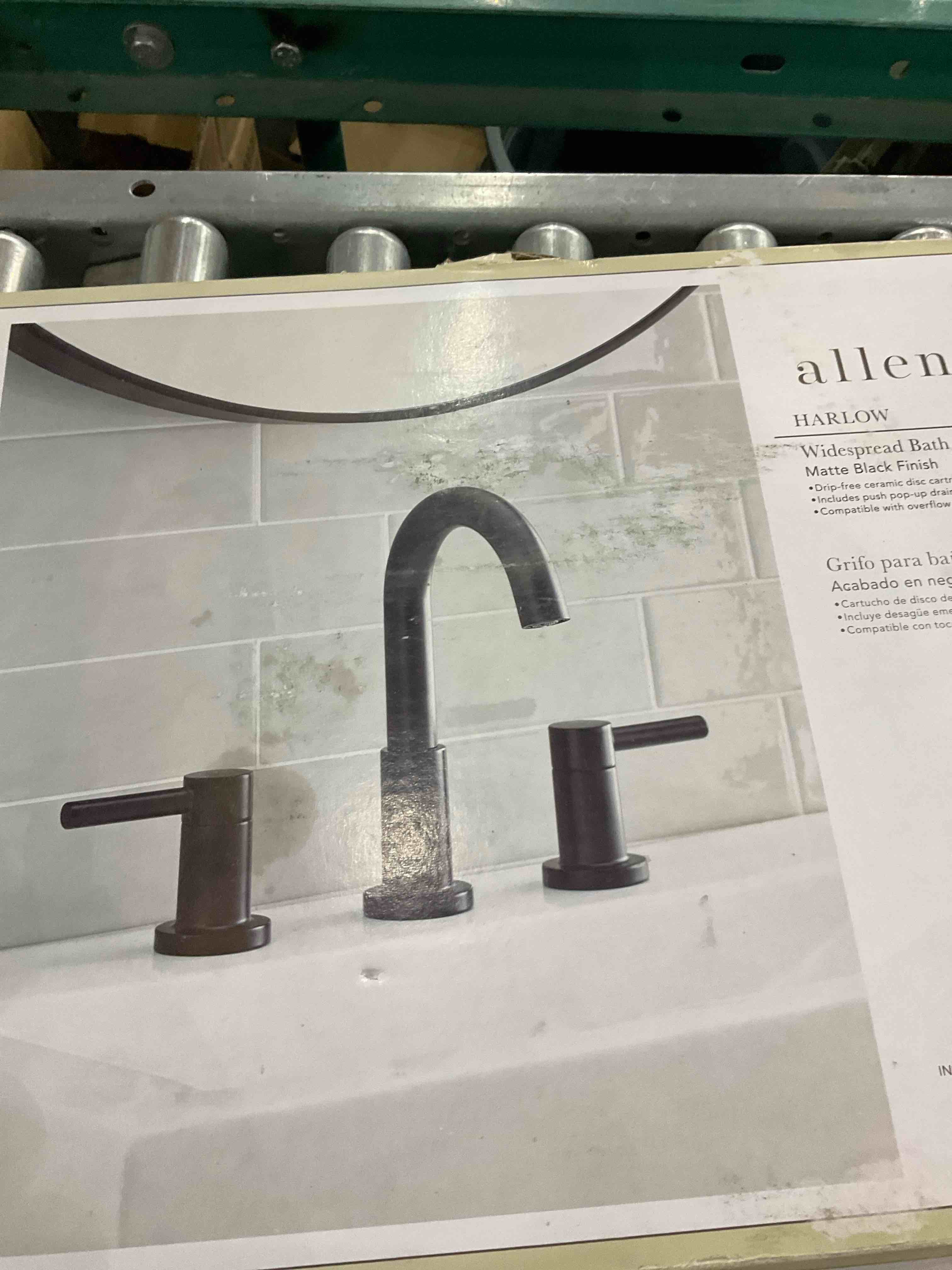 Wide spread bath faucet