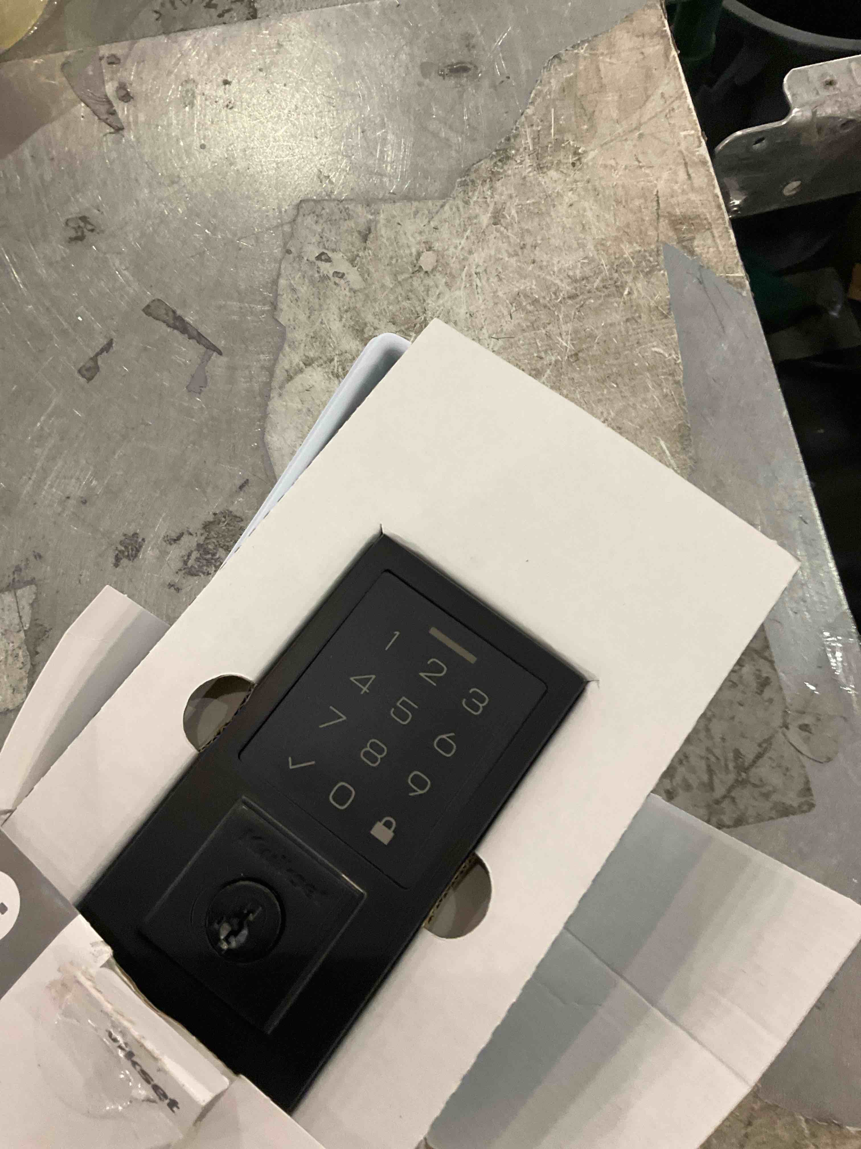 https://s3.amazonaws.com/lotting-images-prod/bidfta/PNK0272466_1736186241485.jpeg