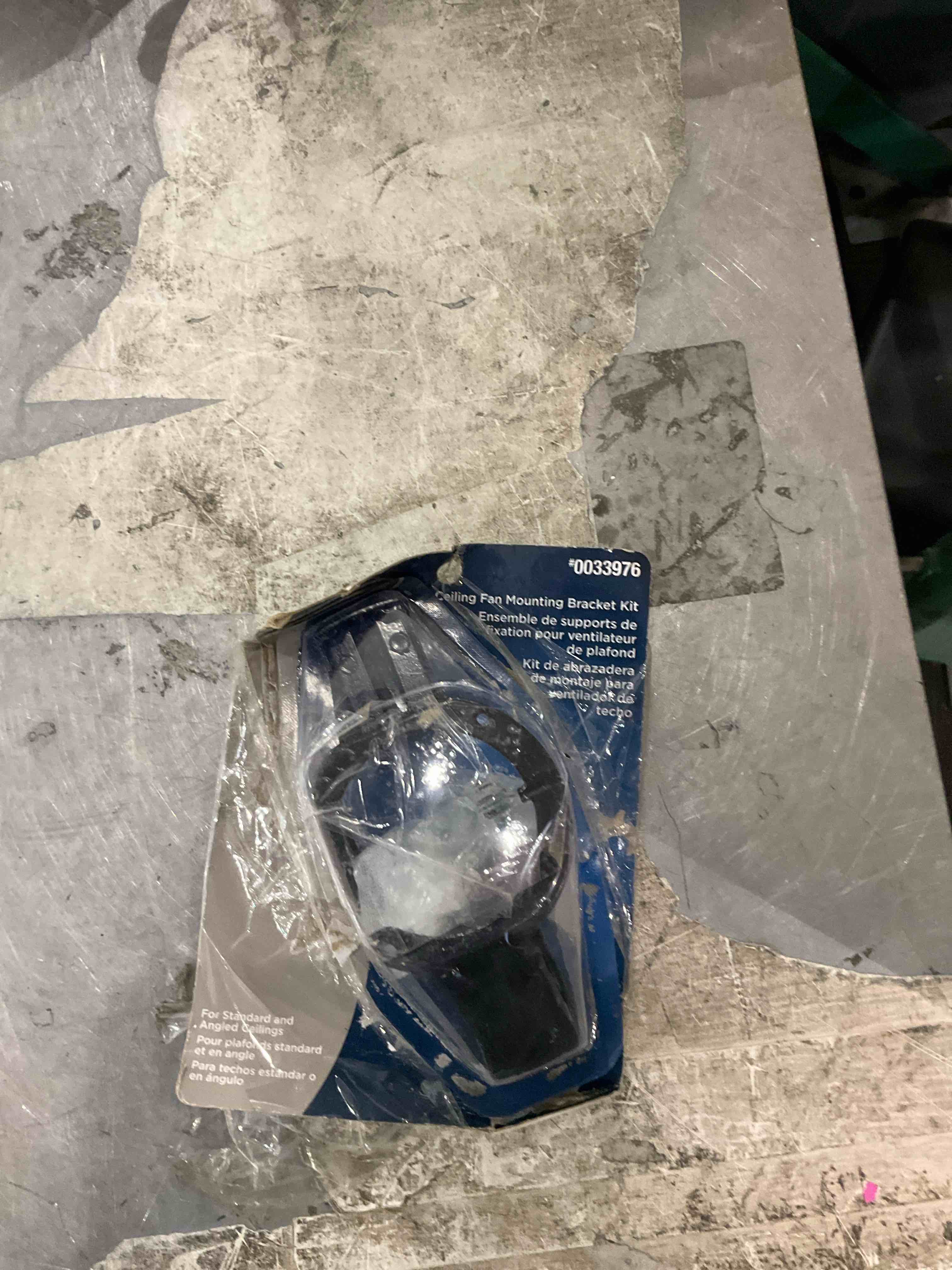 Ceiling fan mounting bracket kit