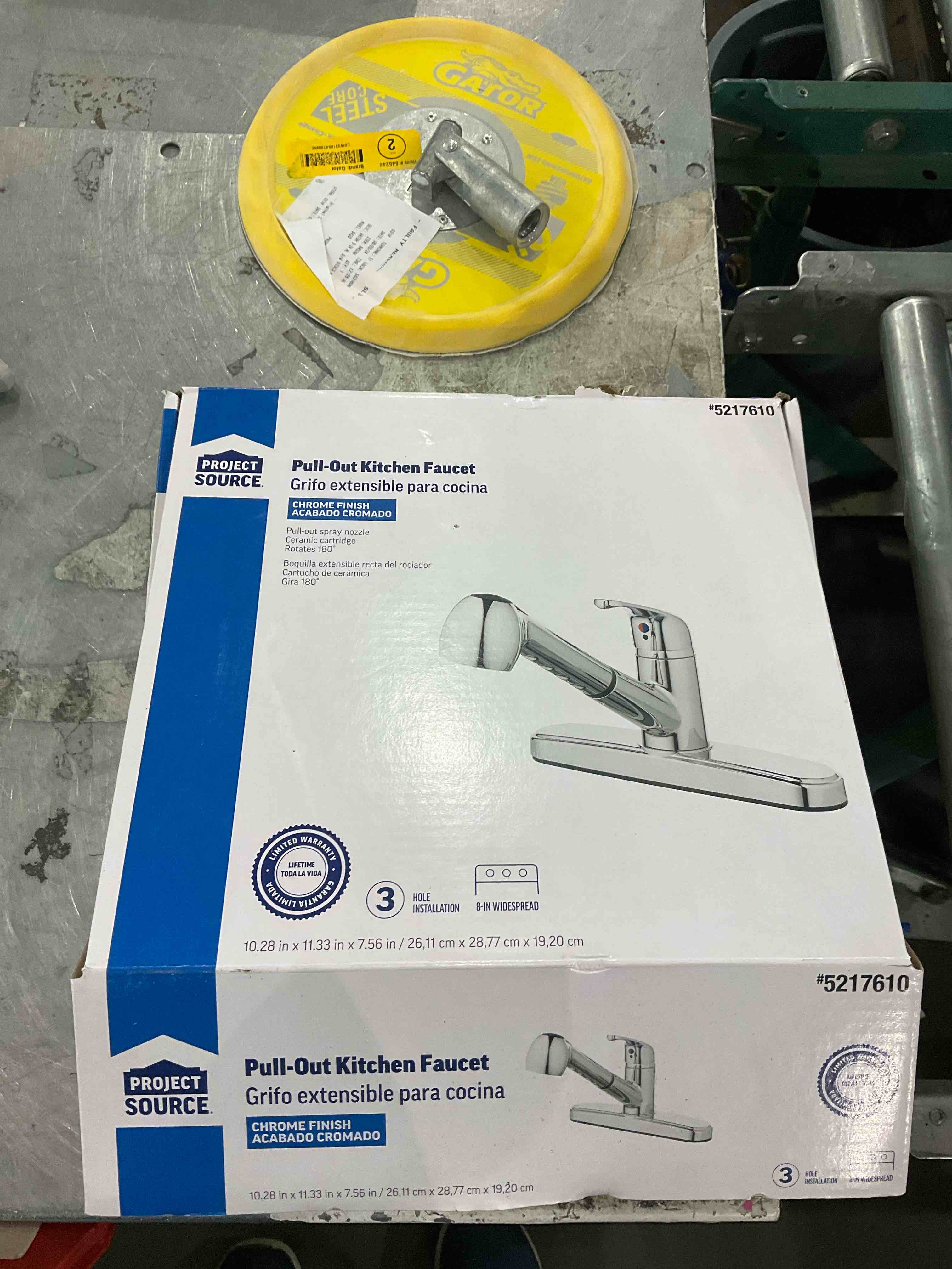 Pull out kitchen faucet