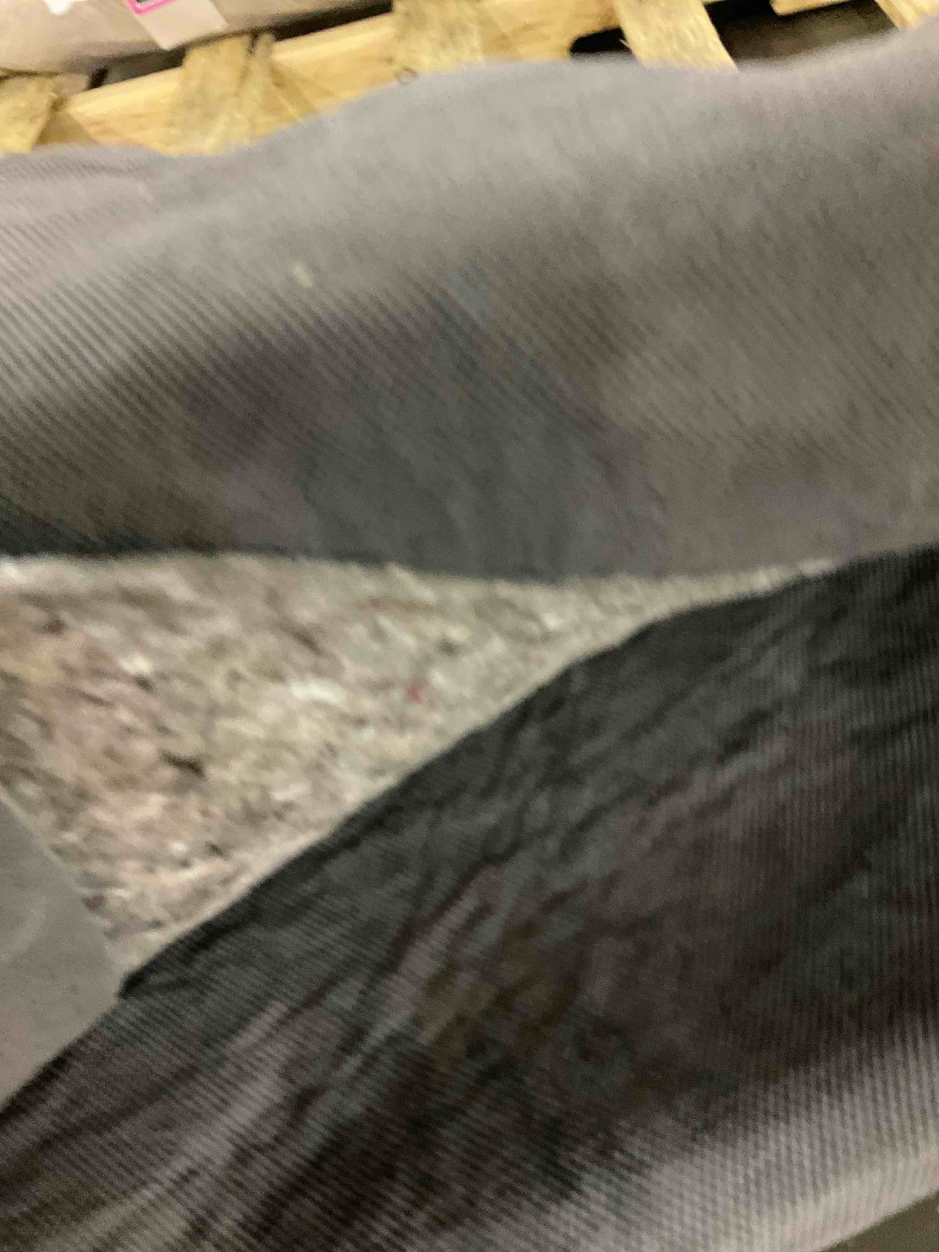 https://s3.amazonaws.com/lotting-images-prod/bidfta/PNK0273357_1733402846346.jpeg