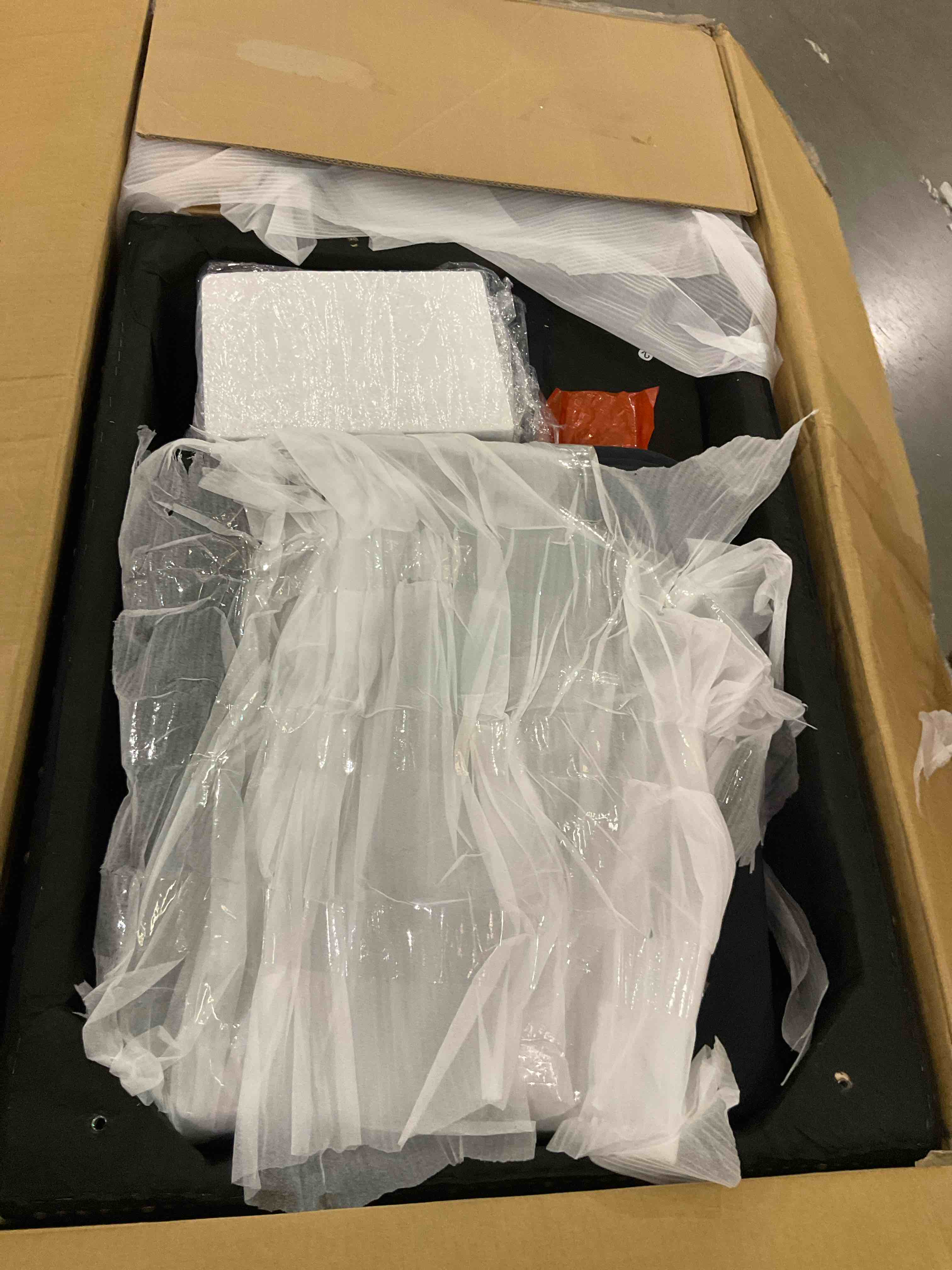 https://s3.amazonaws.com/lotting-images-prod/bidfta/PNK0273902_1732729116836.jpeg