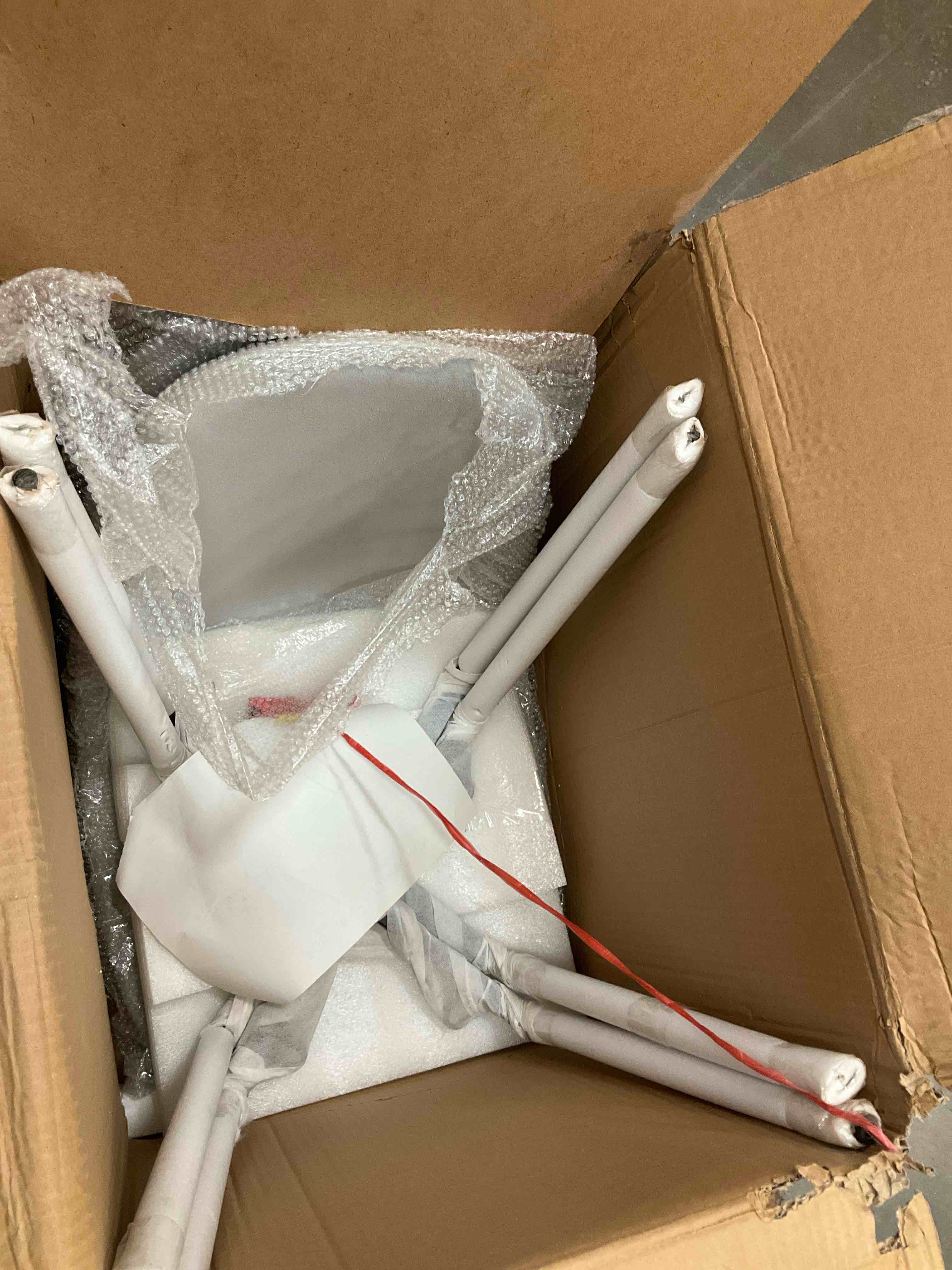 https://s3.amazonaws.com/lotting-images-prod/bidfta/PNK0275529_1733331656468.jpeg
