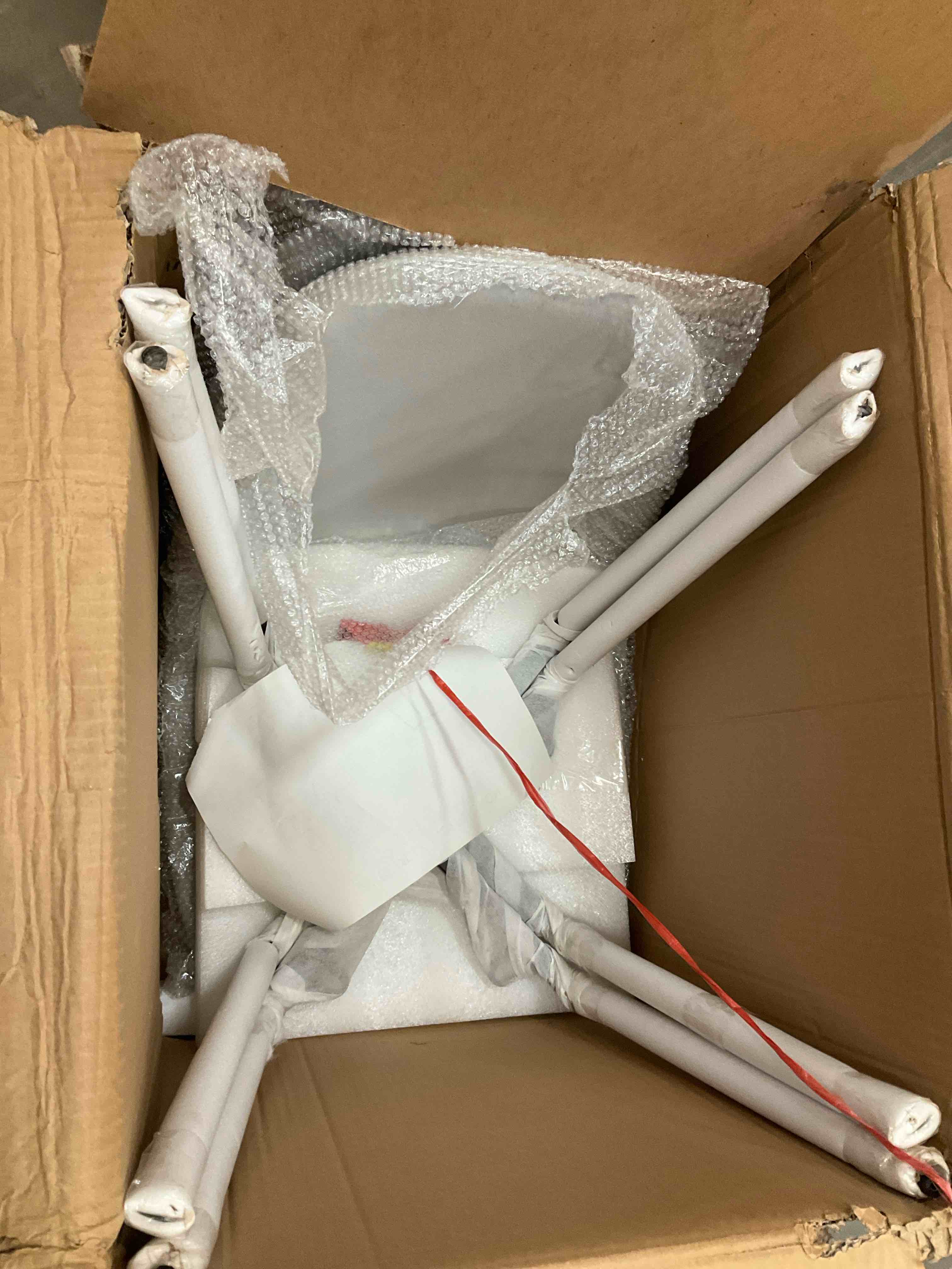https://s3.amazonaws.com/lotting-images-prod/bidfta/PNK0275529_1733331661101.jpeg