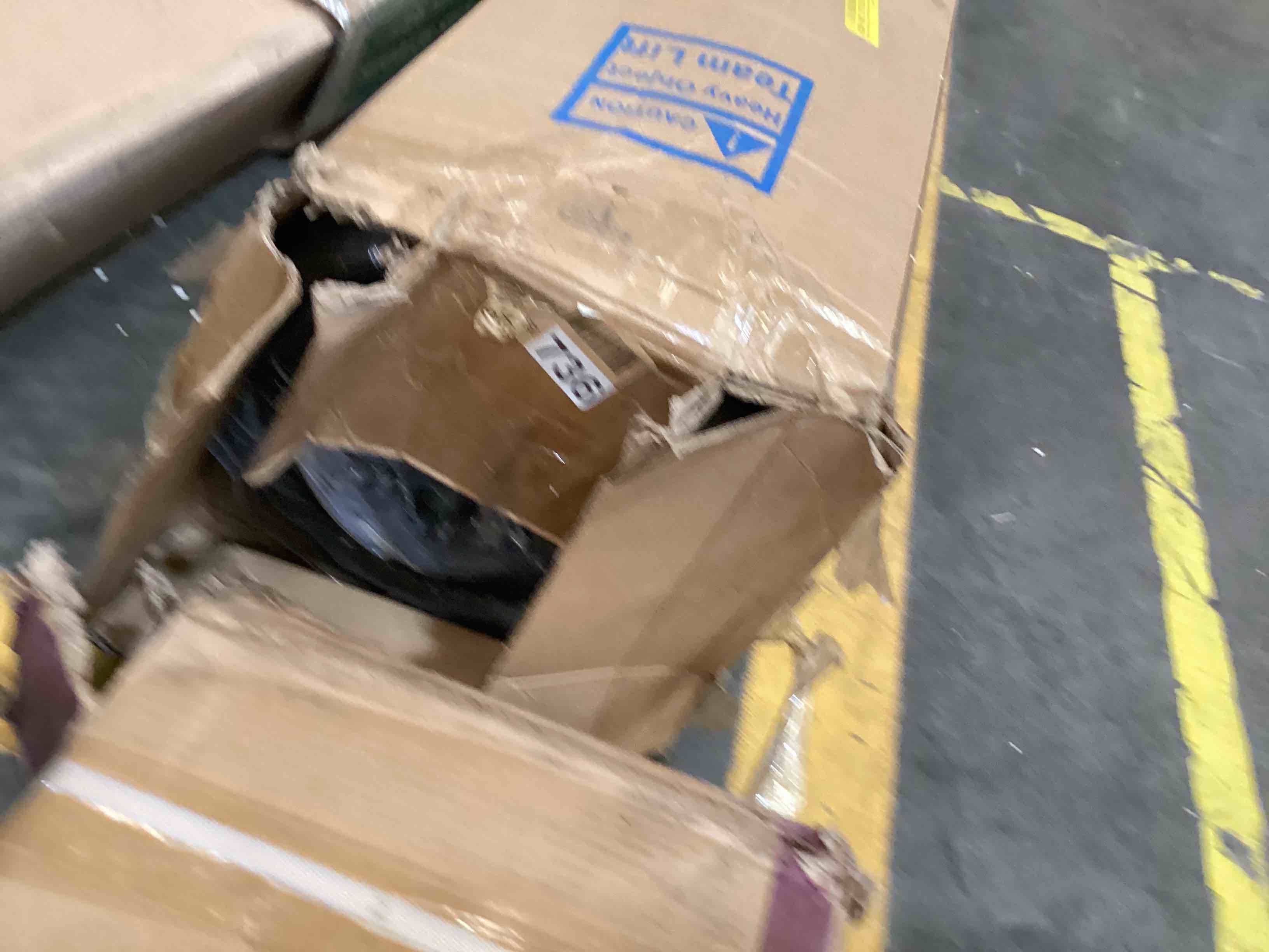https://s3.amazonaws.com/lotting-images-prod/bidfta/PNK0276213_1755186229262.jpeg