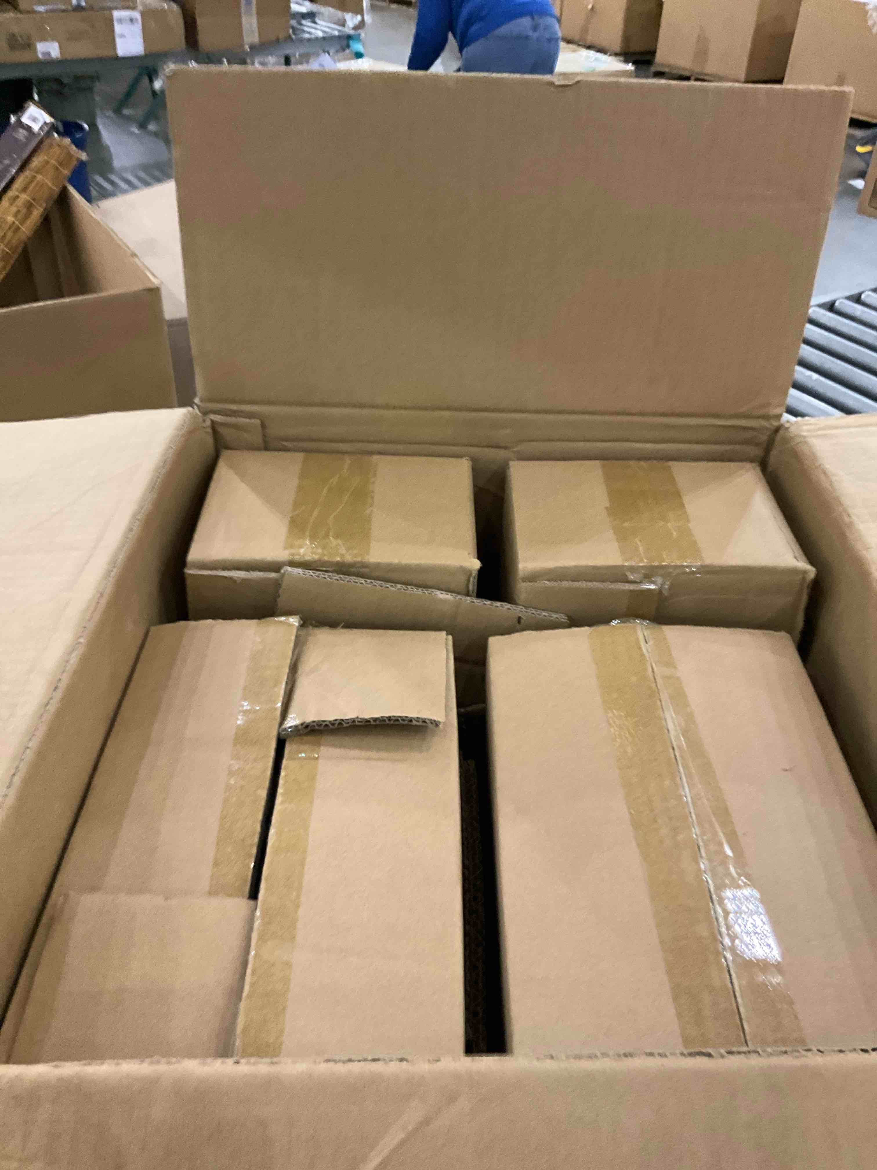 https://s3.amazonaws.com/lotting-images-prod/bidfta/PNK0278163_1738597394202.jpeg